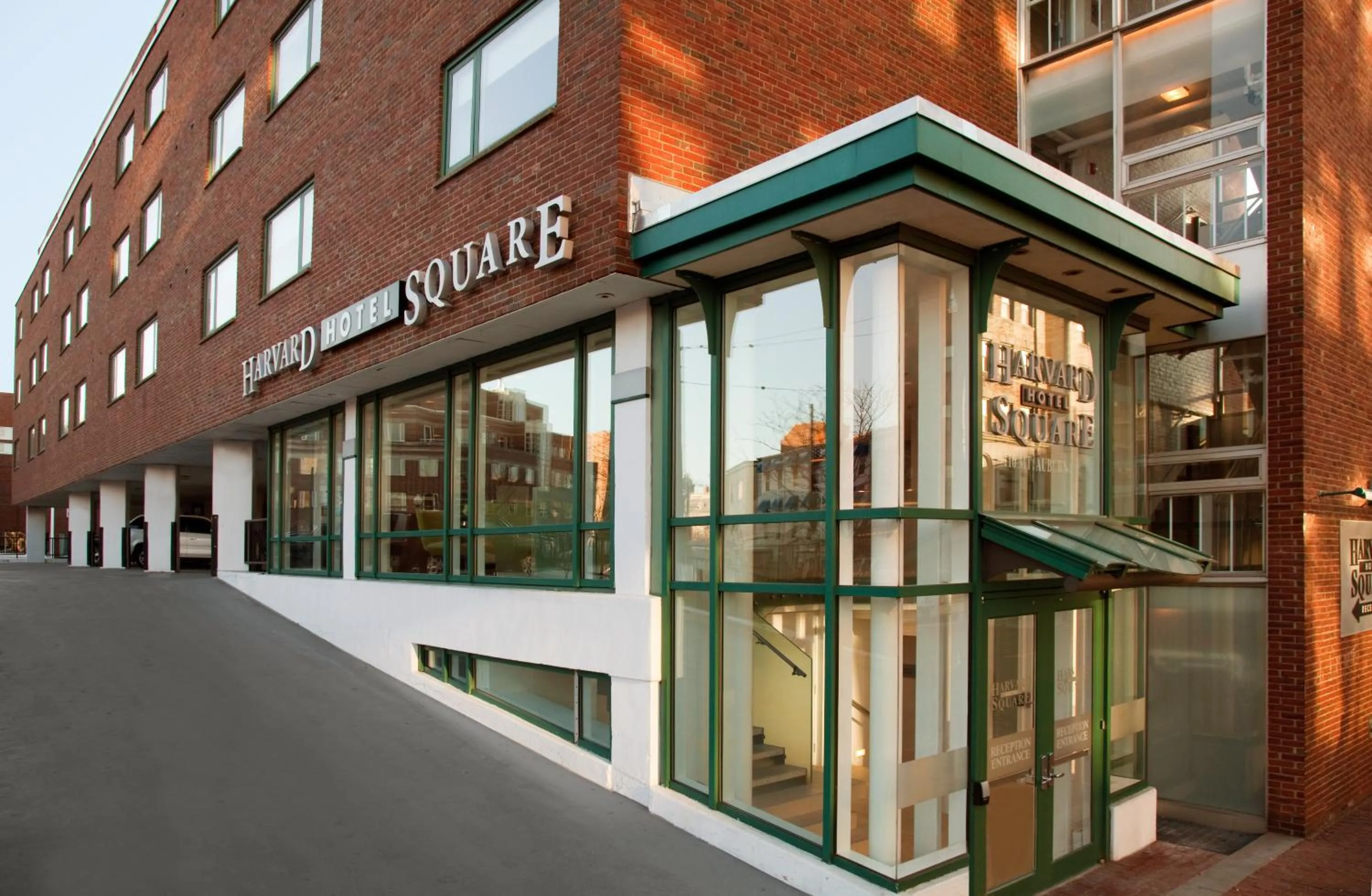 Facade/entrance in Harvard Square Hotel