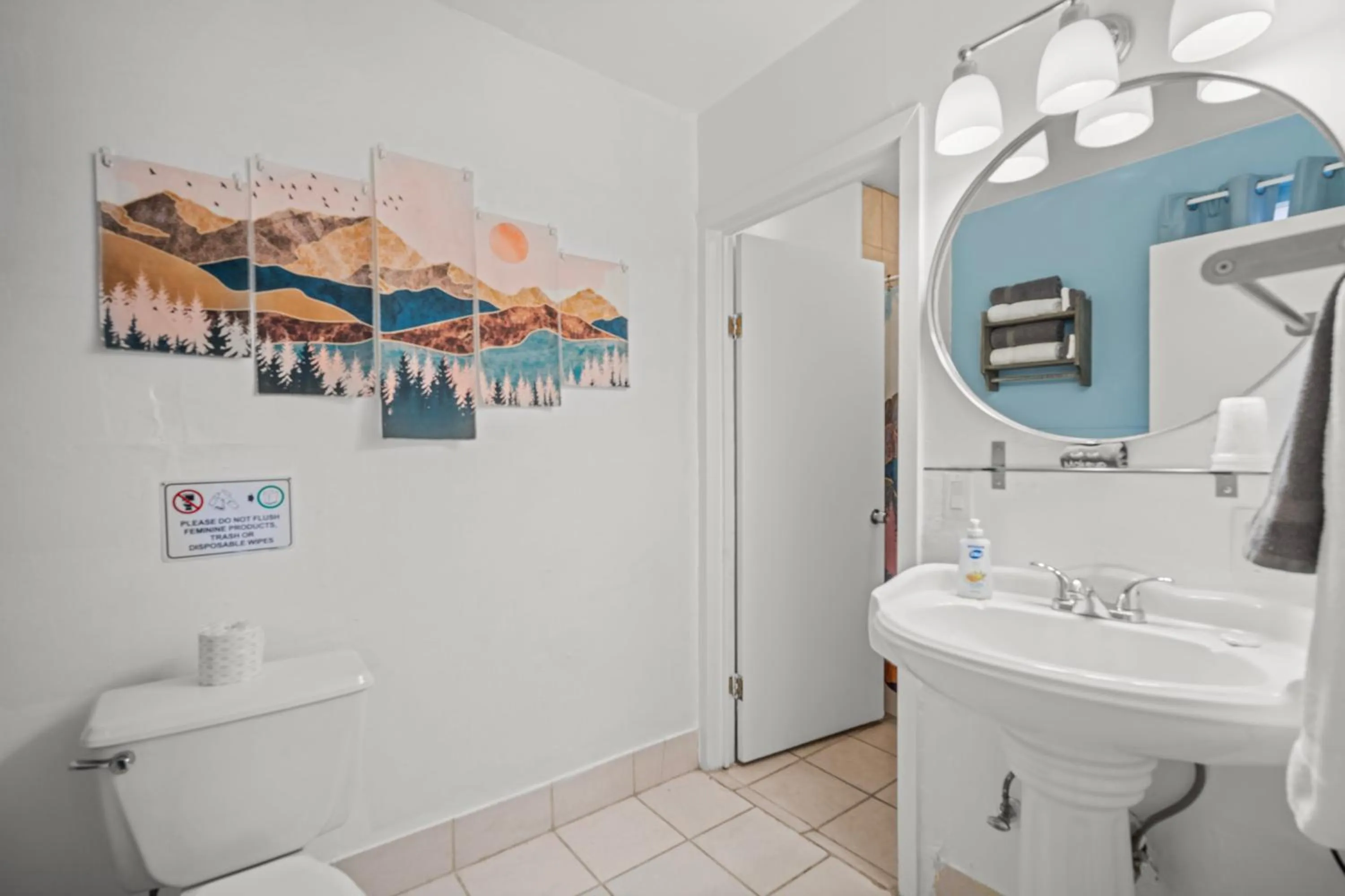 Bathroom in Bluebird Day Inn & Suites