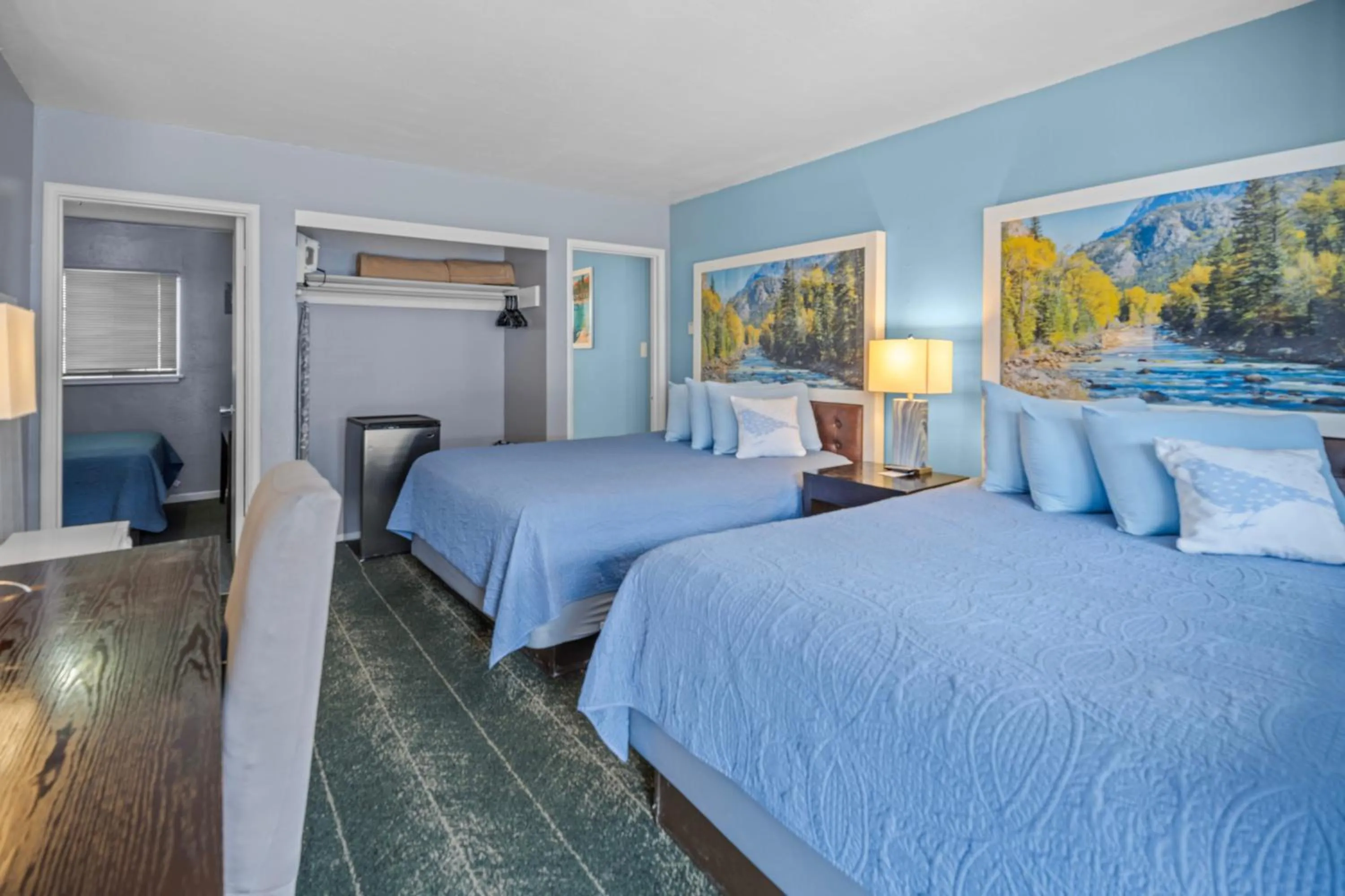 Bedroom, Bed in Bluebird Day Inn & Suites