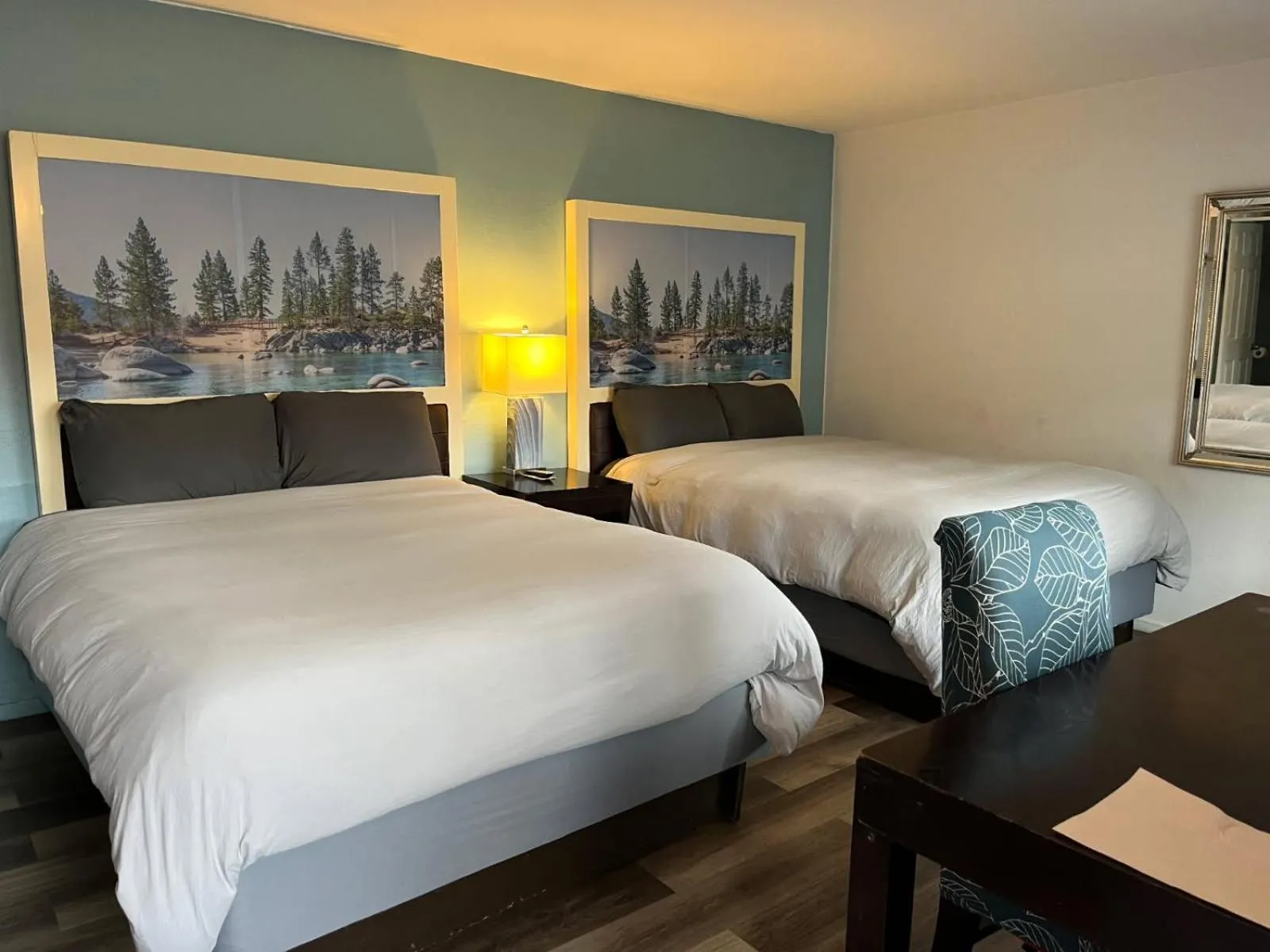 Bed in Bluebird Day Inn & Suites