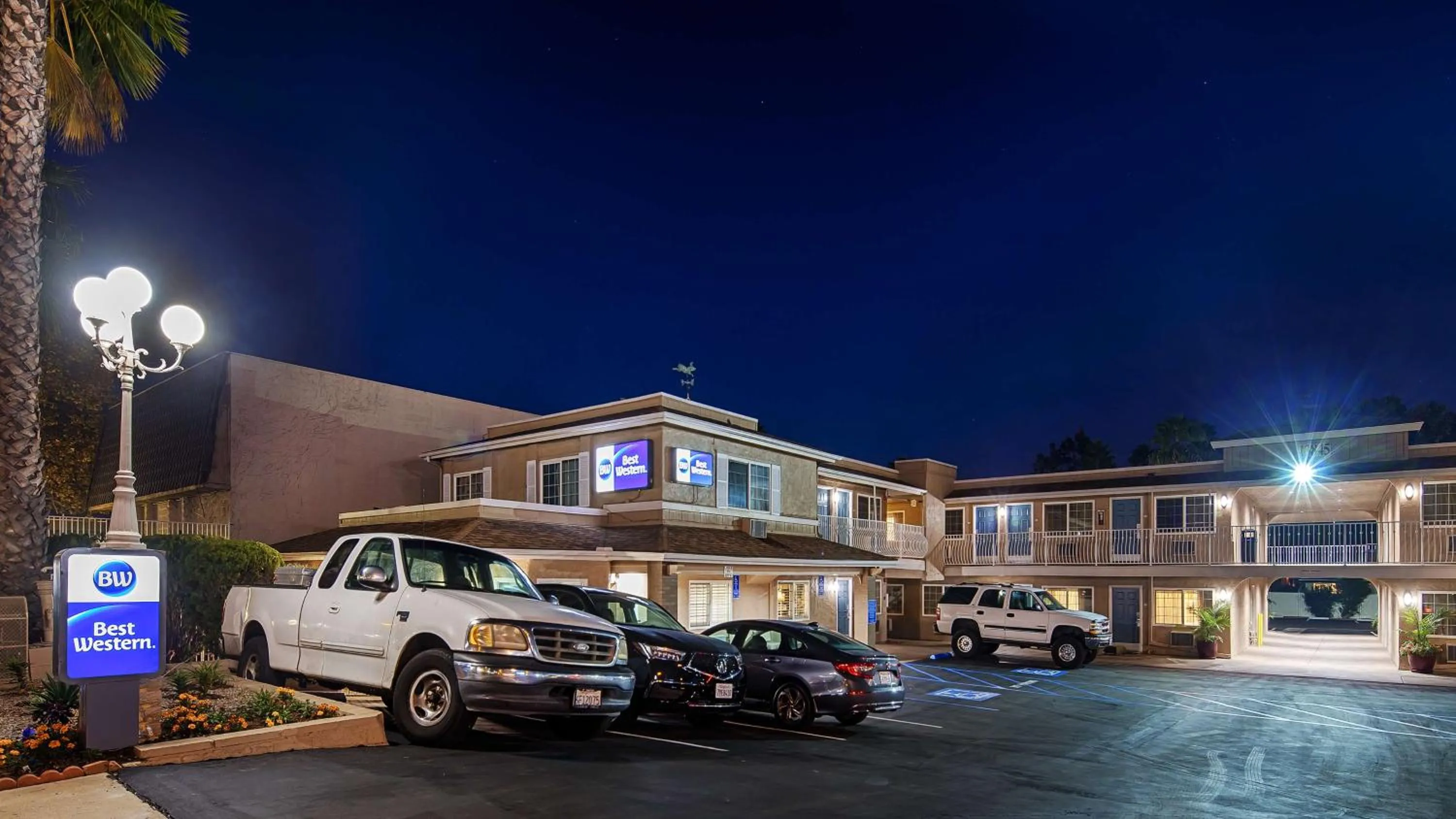 Property building in Best Western Poway/San Diego Hotel