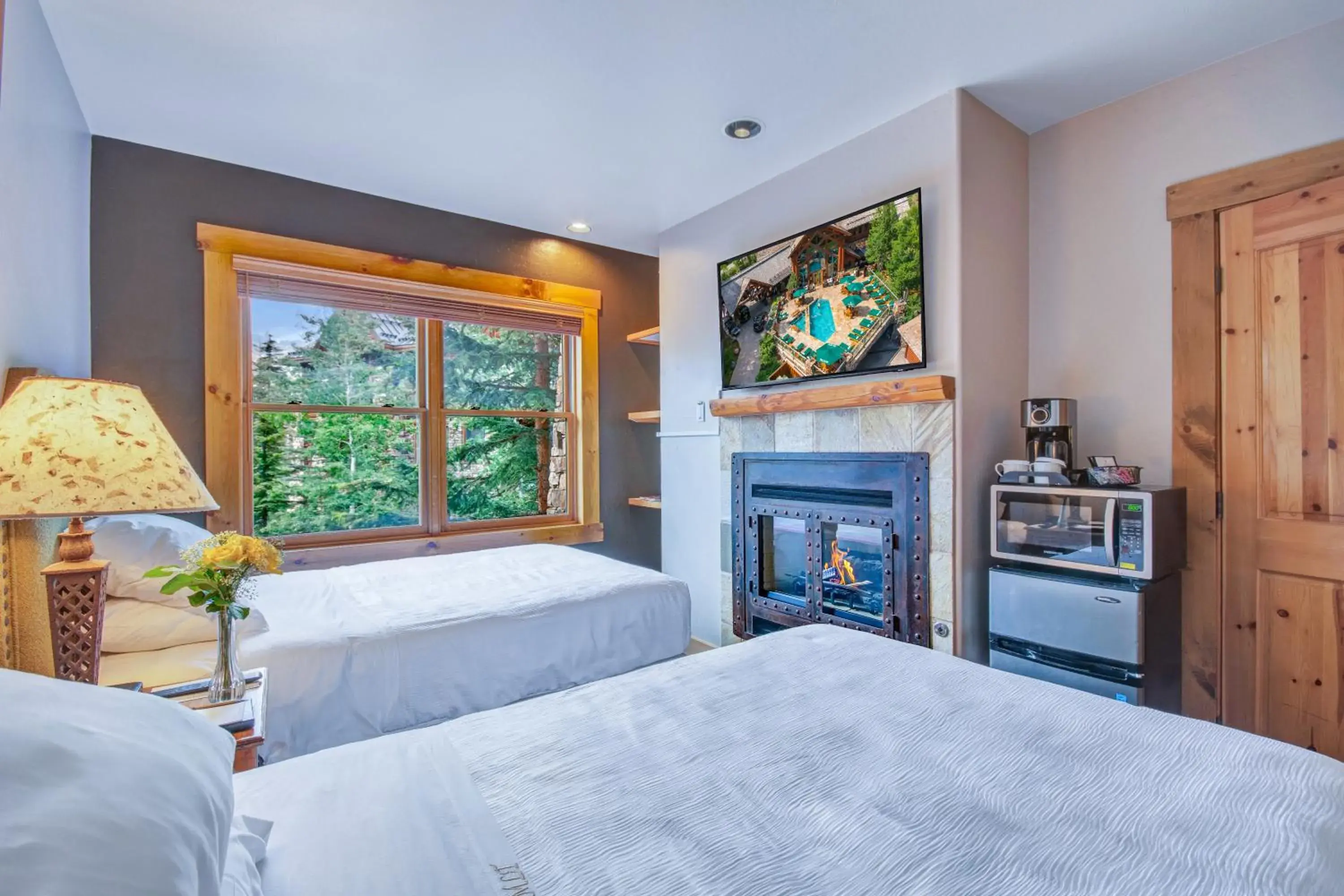 Small Double Room in Mountain Lodge Telluride Small Double Room in Mountain Lodge Telluride