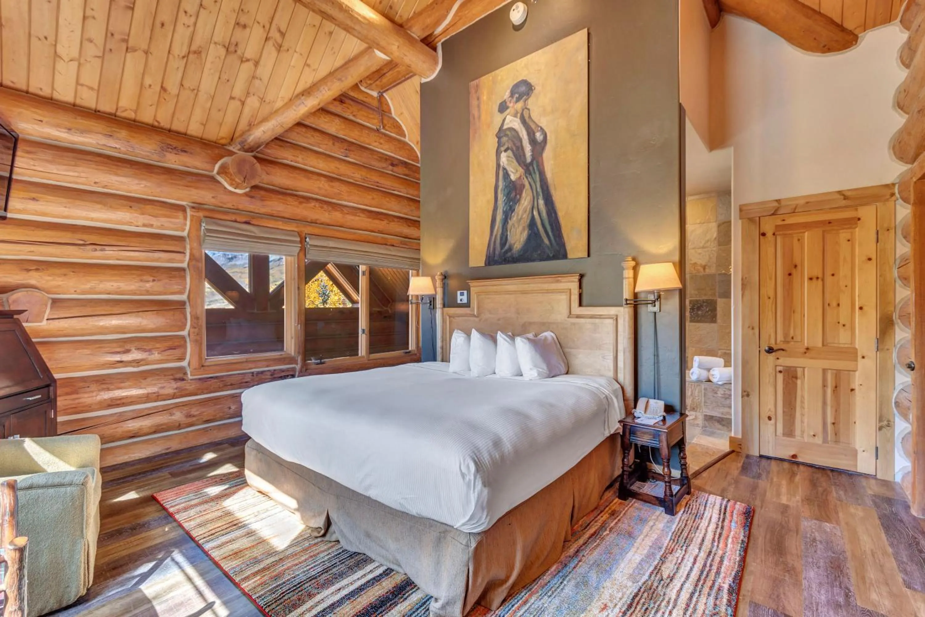 Bedroom, Bed in Mountain Lodge Telluride