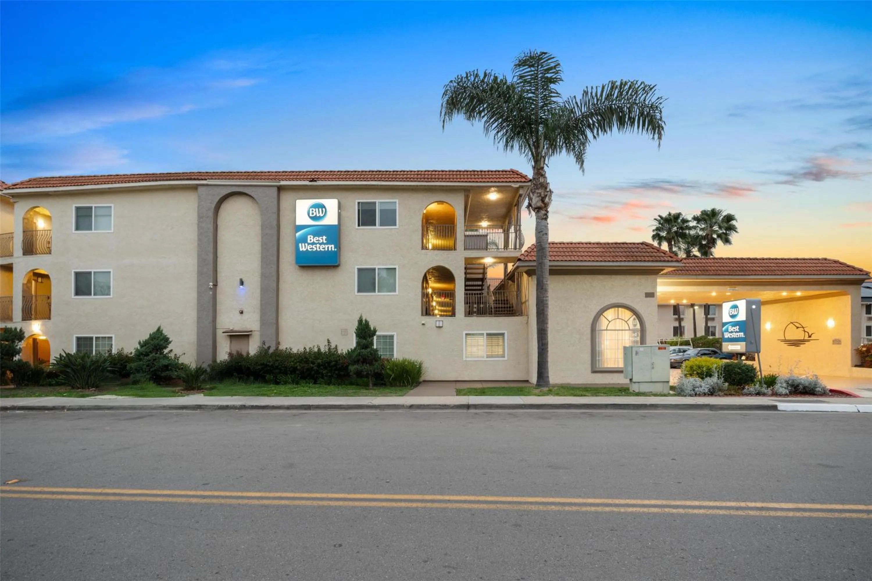 Property building in Best Western San Diego/Miramar Hotel