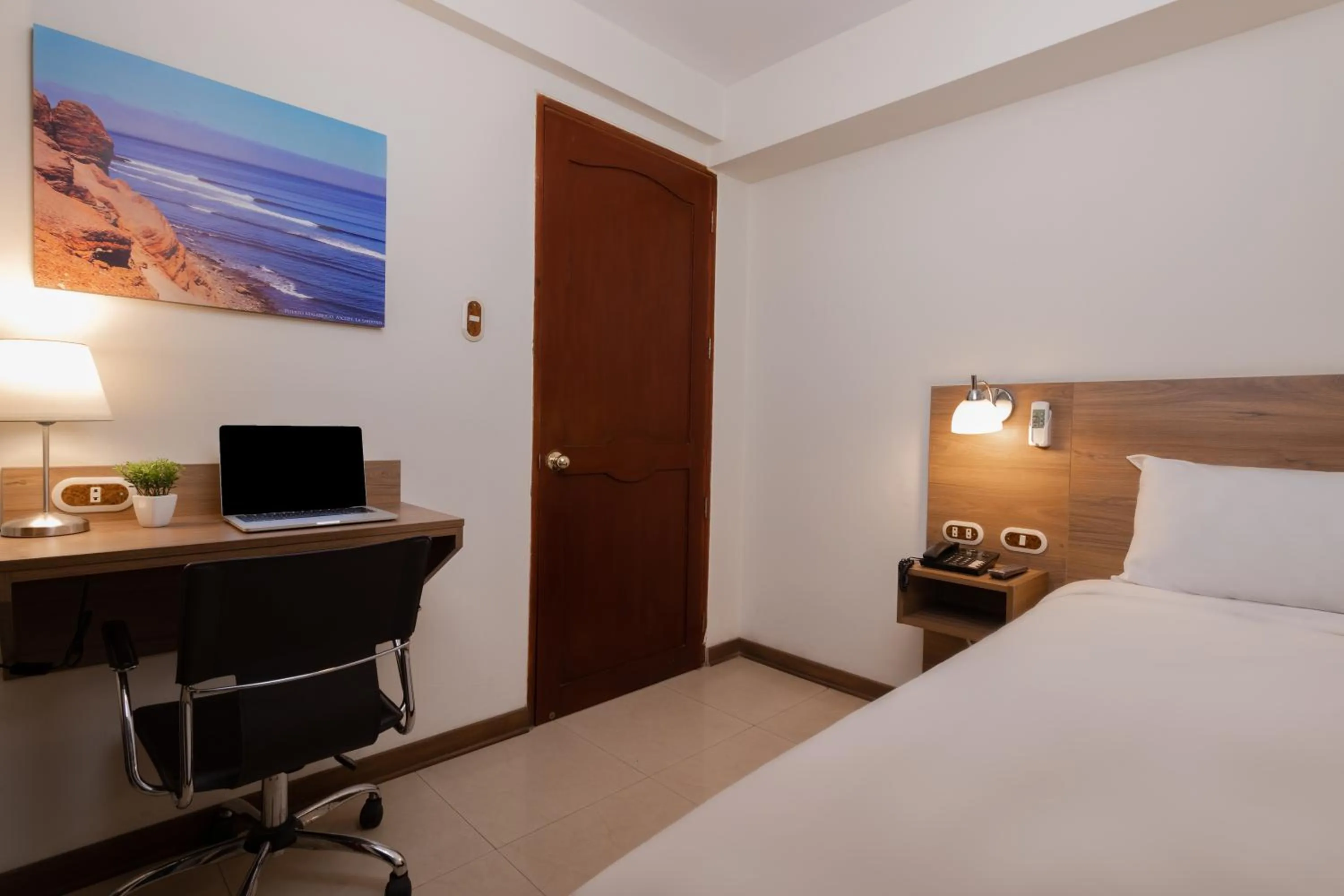 Bed in Hotel Alexander