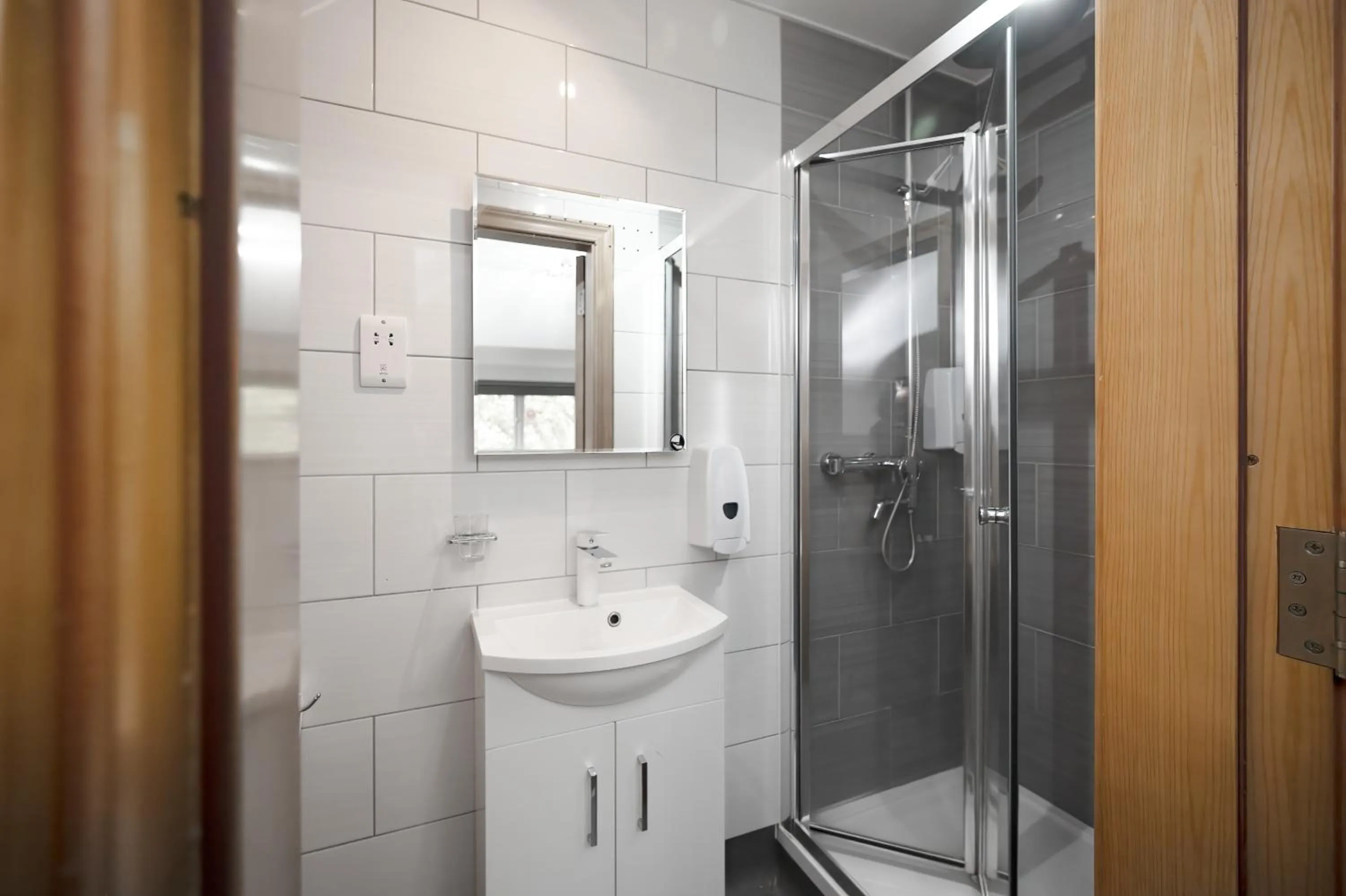 Bathroom in Flexistay Aparthotel Sutton