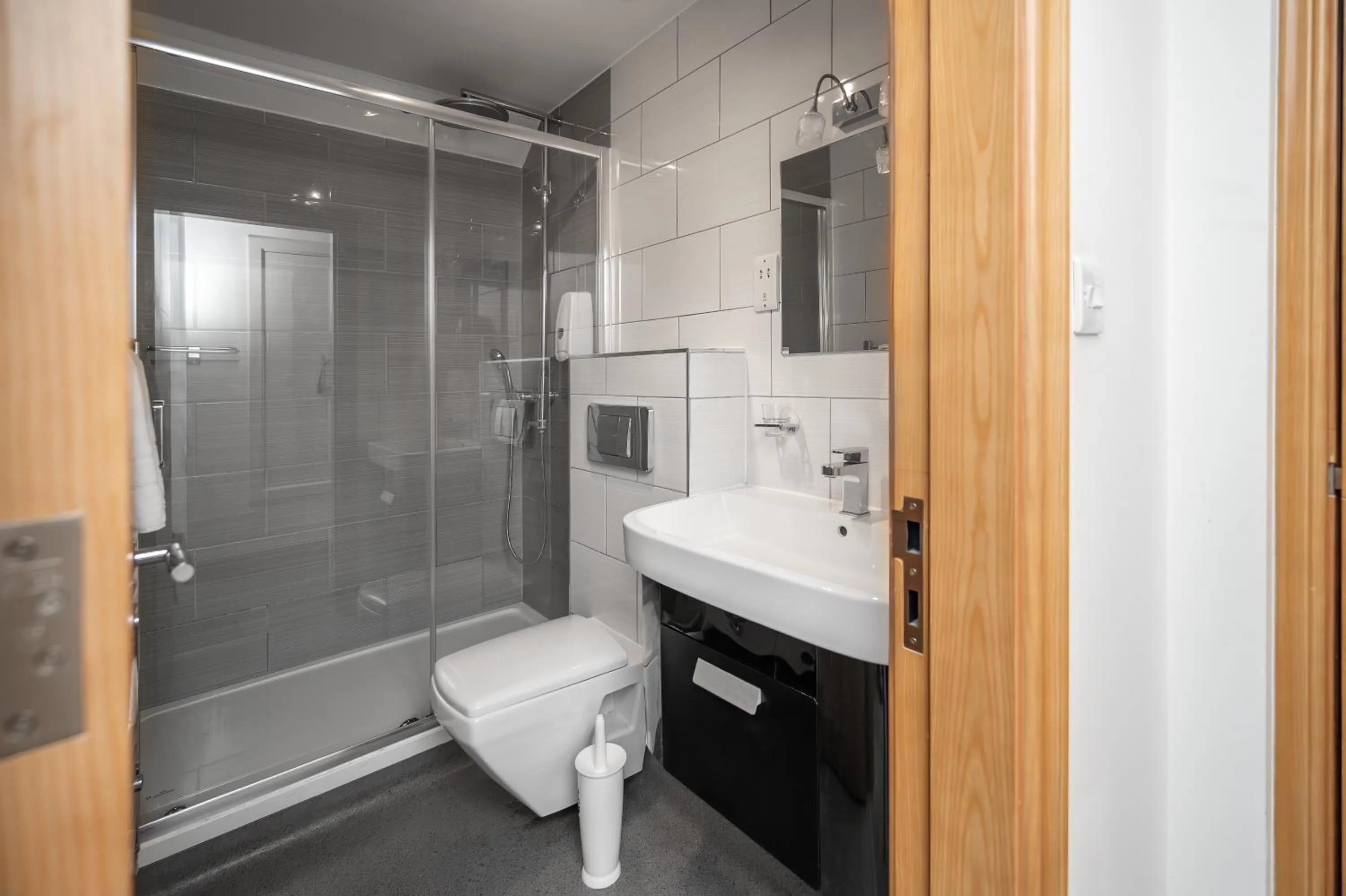 Bathroom in Flexistay Aparthotel Sutton