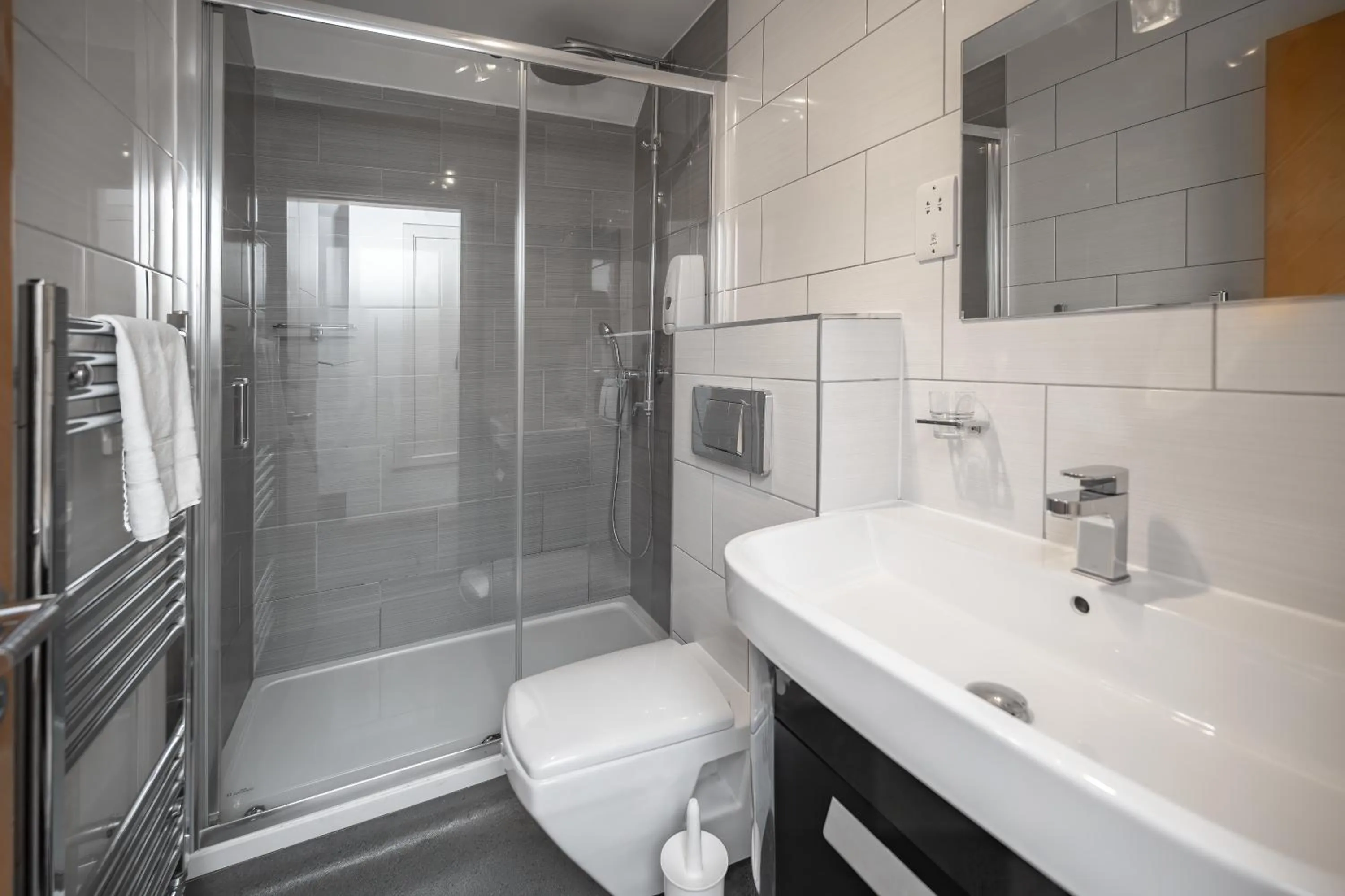 Bathroom in Flexistay Aparthotel Sutton