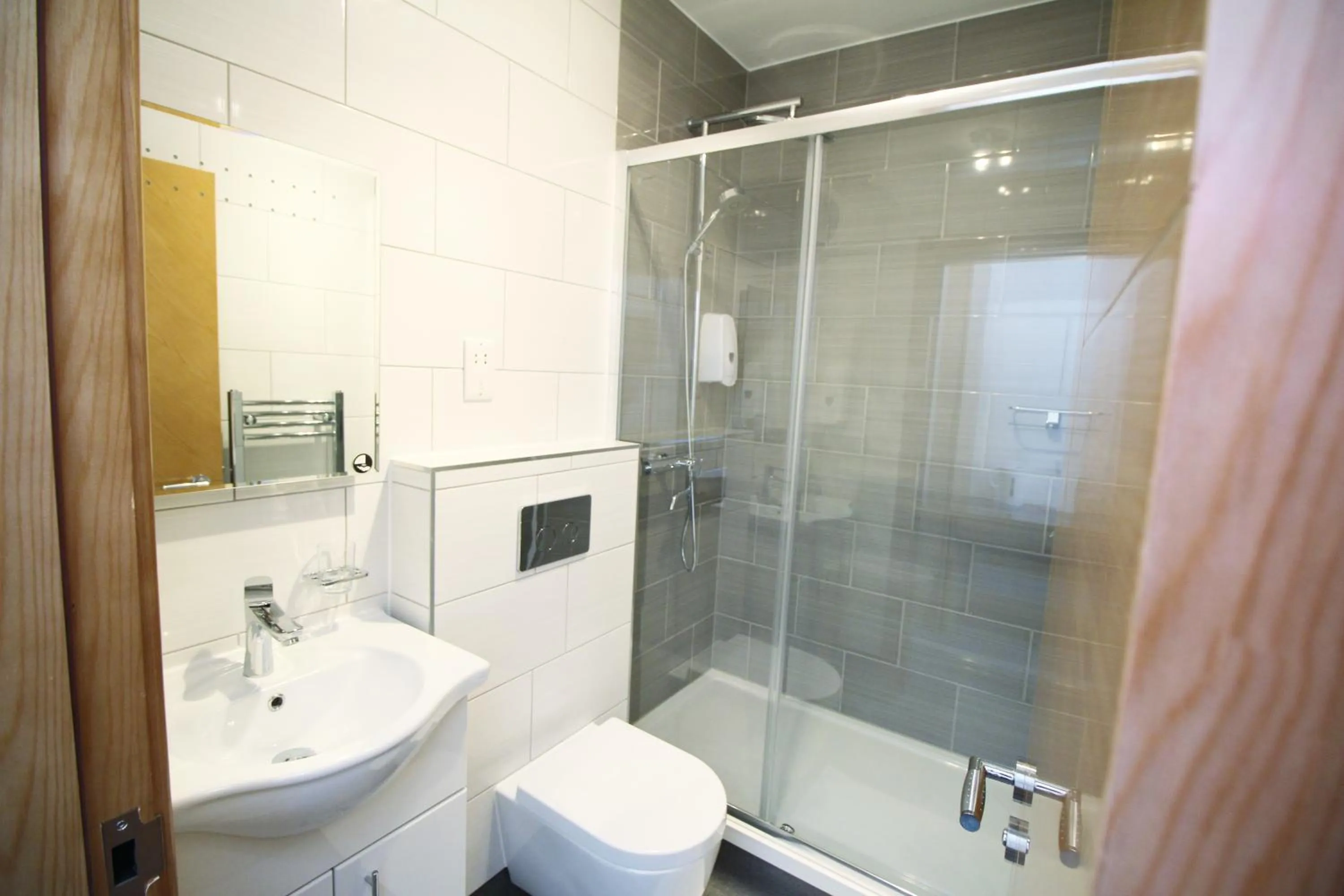 Bathroom in Flexistay Aparthotel Sutton