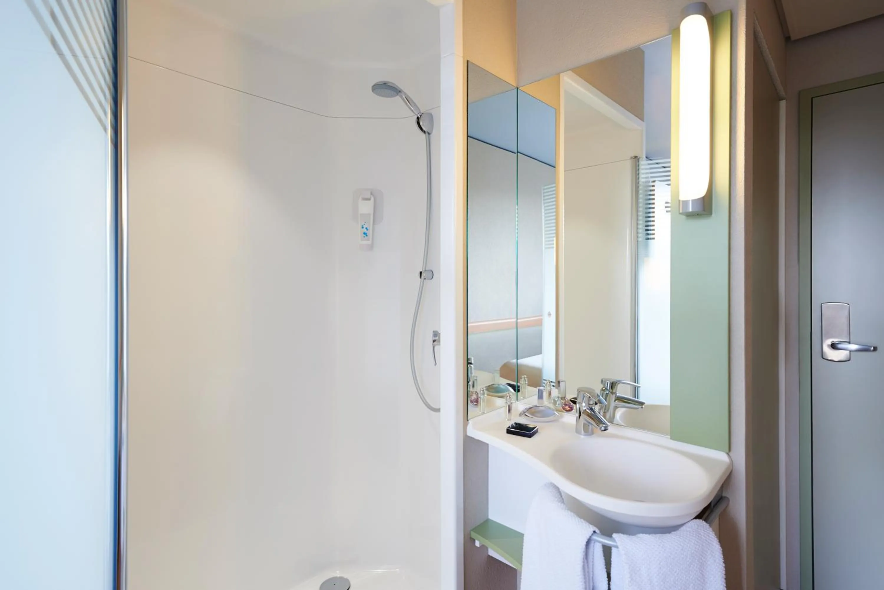 Bathroom in ibis budget Winterthur