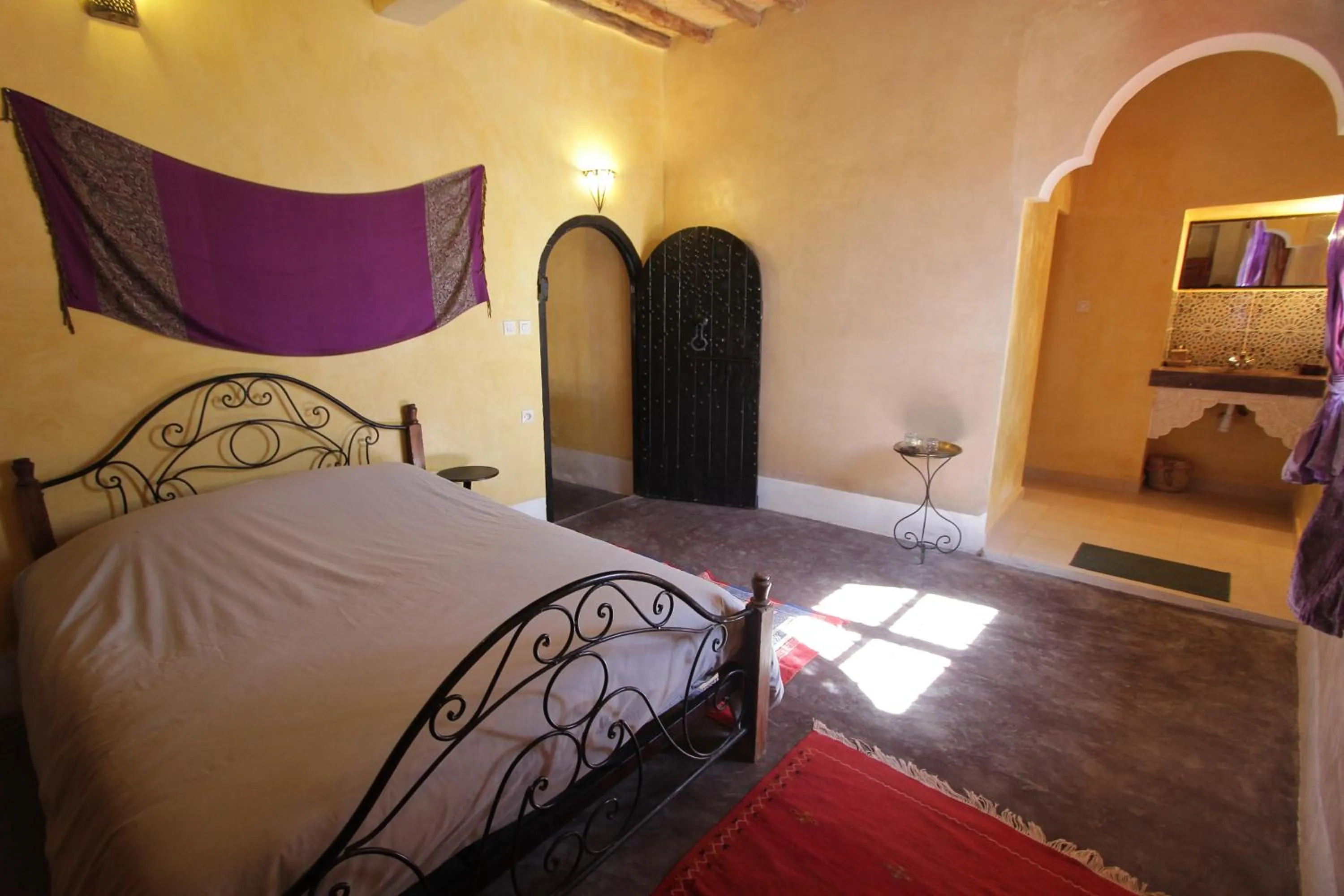 Photo of the whole room, Bed in kasbah 123 soleil