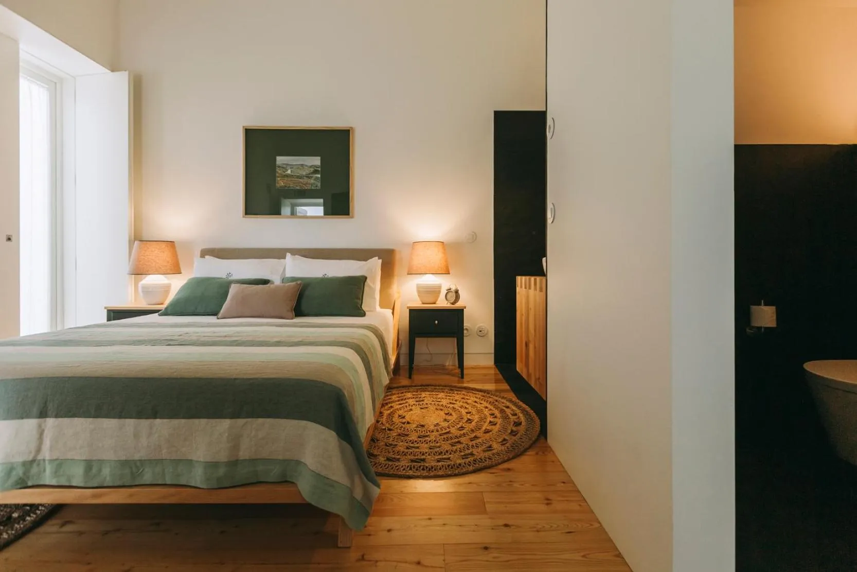 Bathroom, Bed in Ventozelo Hotel & Quinta