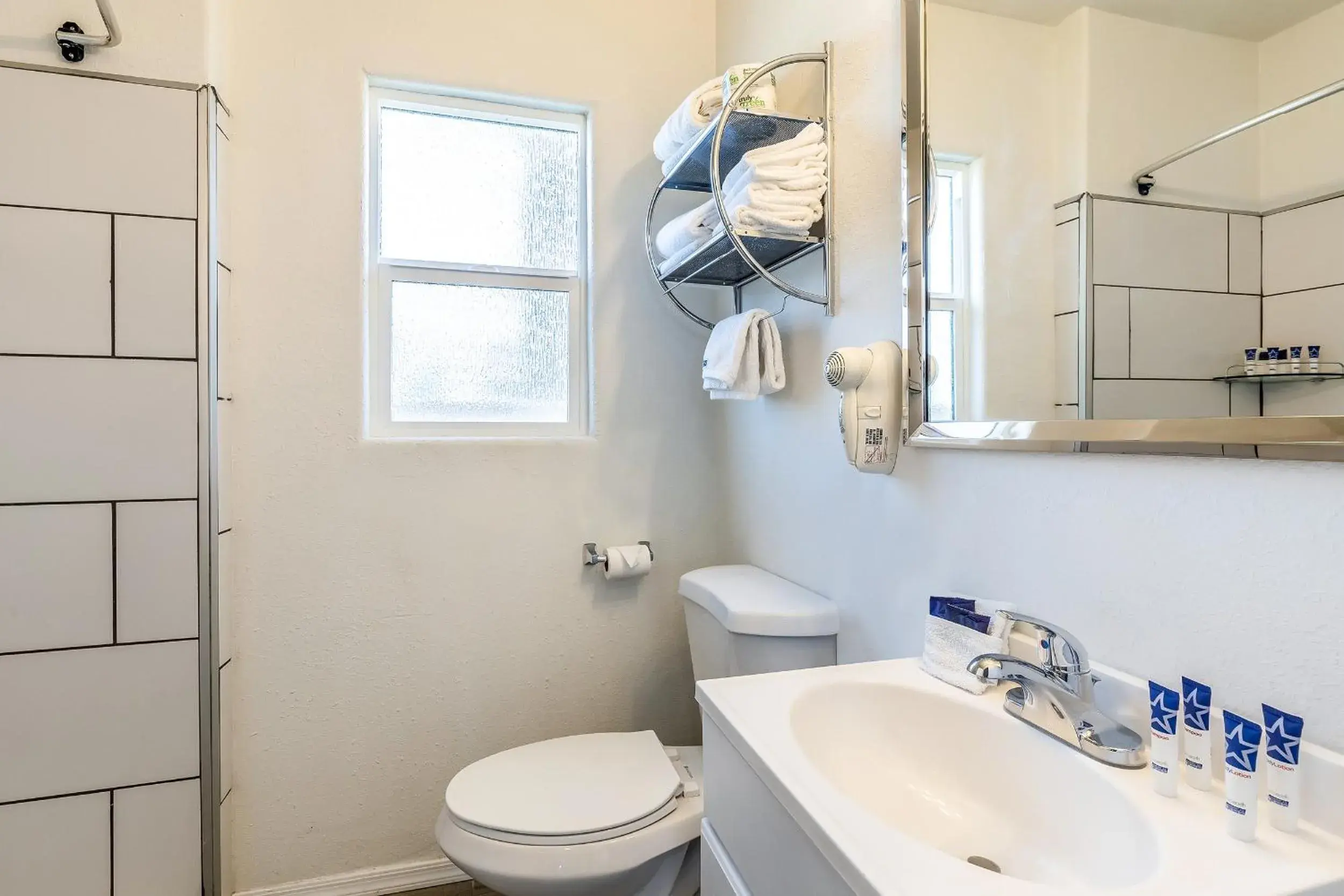 Standard Queen Room with Two Queen Beds - Non Smoking in Econo Lodge Standard Queen Room with Two Queen Beds - Non Smoking in Econo Lodge