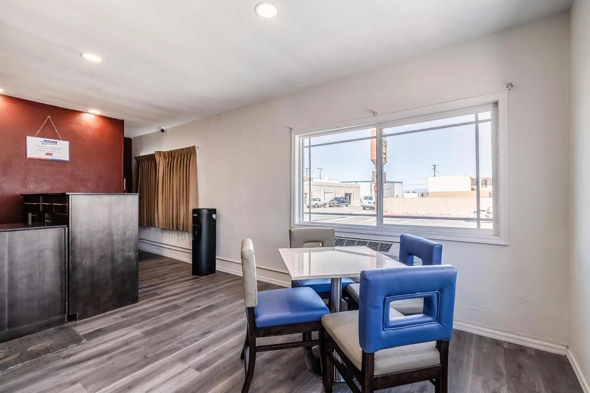 Dining area in Econo Lodge Needles