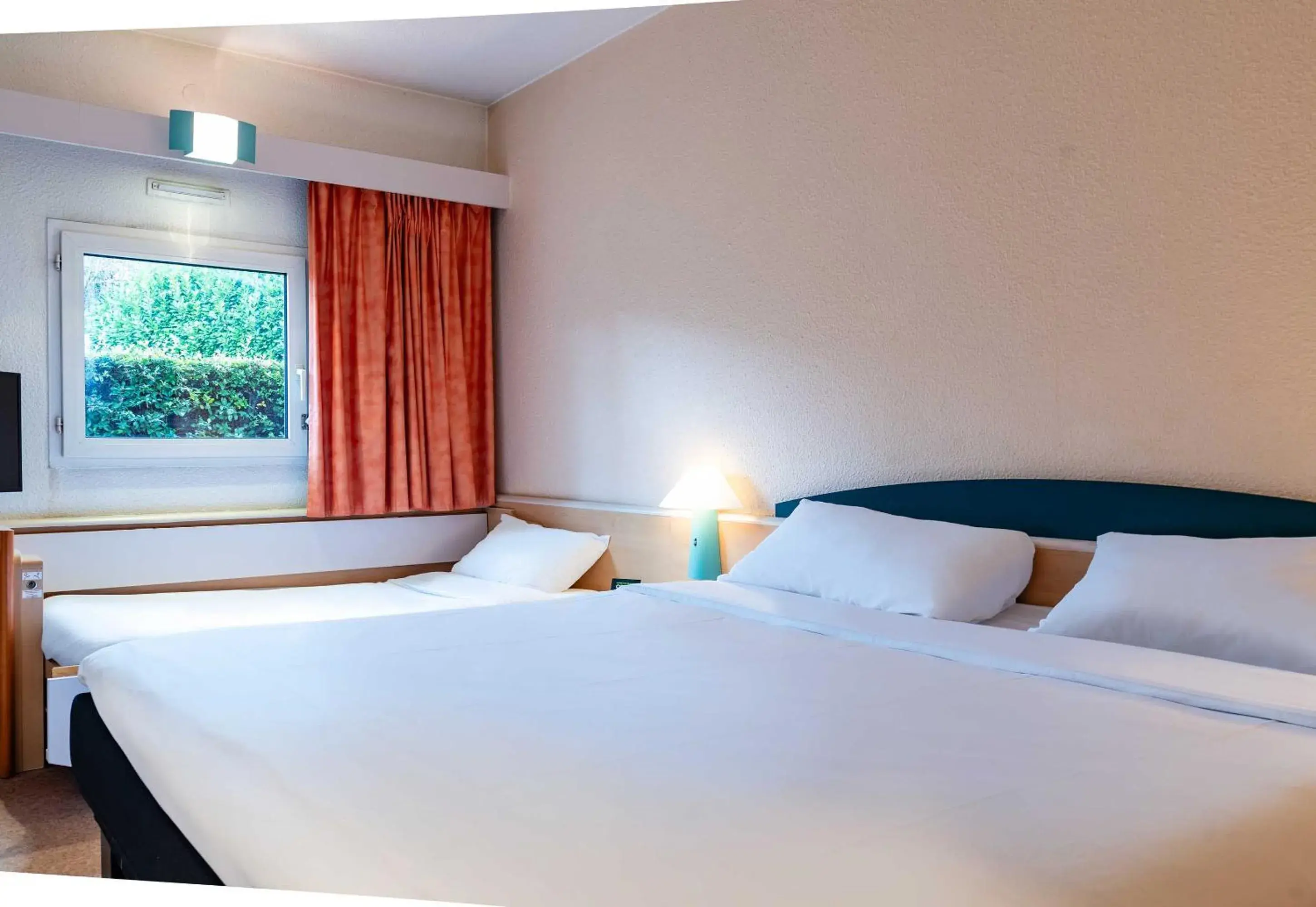 Triple Room in B&B HOTEL Grenoble Université 2 Triple Room in B&B HOTEL Grenoble Université 2