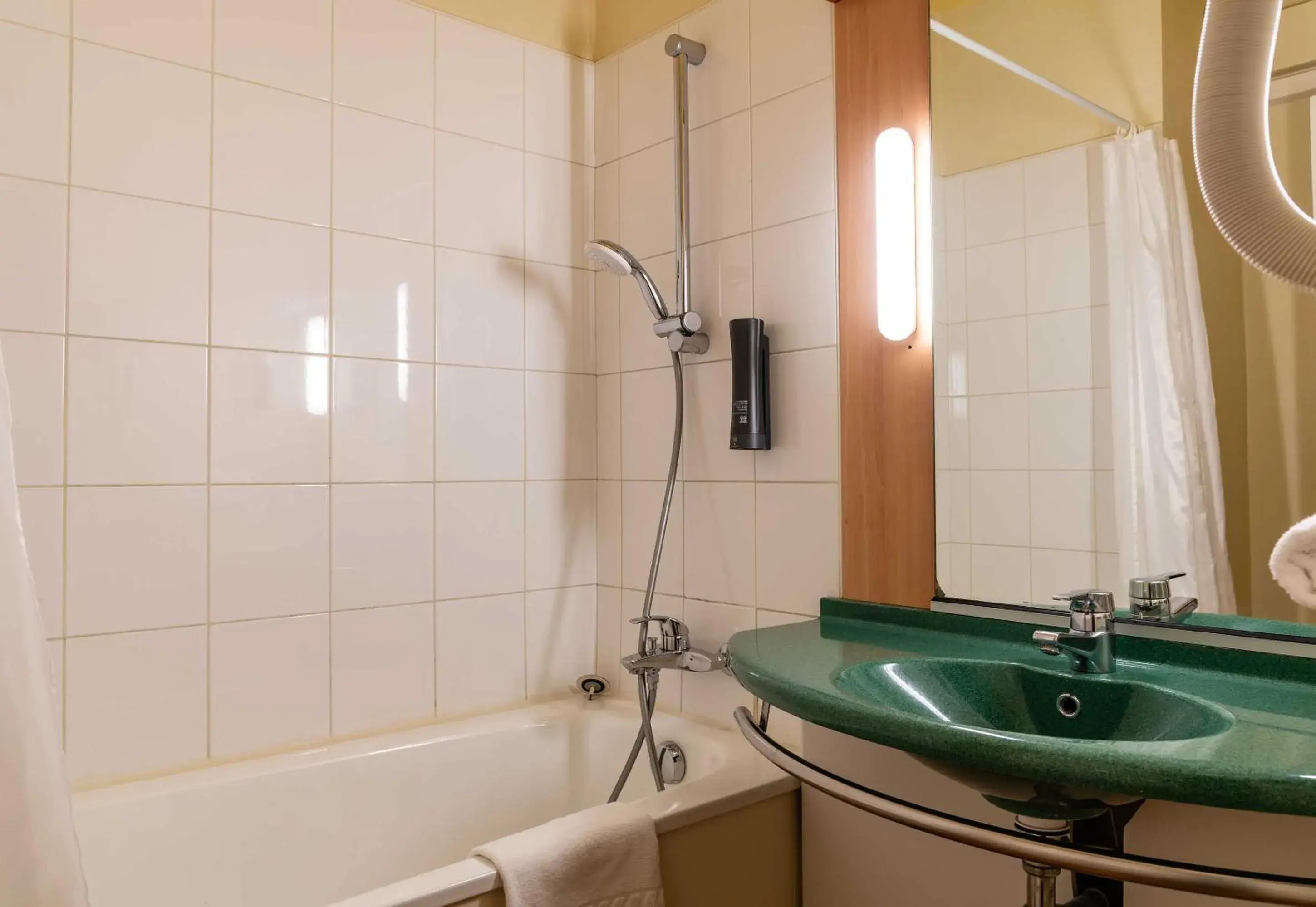 Standard Twin Room in B&B HOTEL Grenoble Université 2 Standard Twin Room in B&B HOTEL Grenoble Université 2