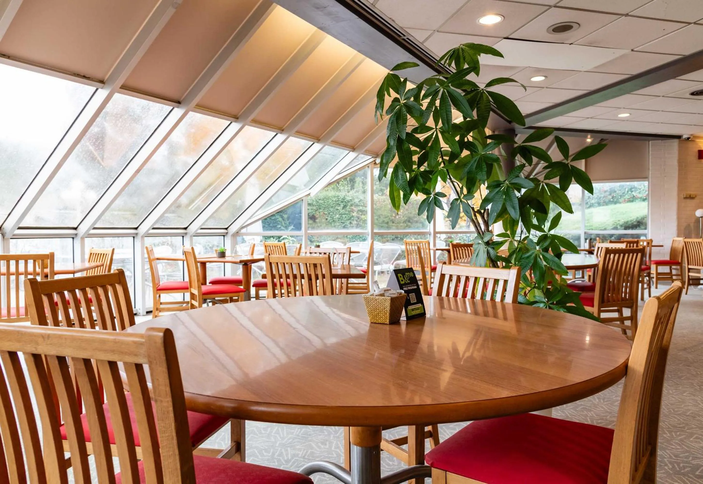 Restaurant/places to eat in B&B HOTEL Grenoble Université 2