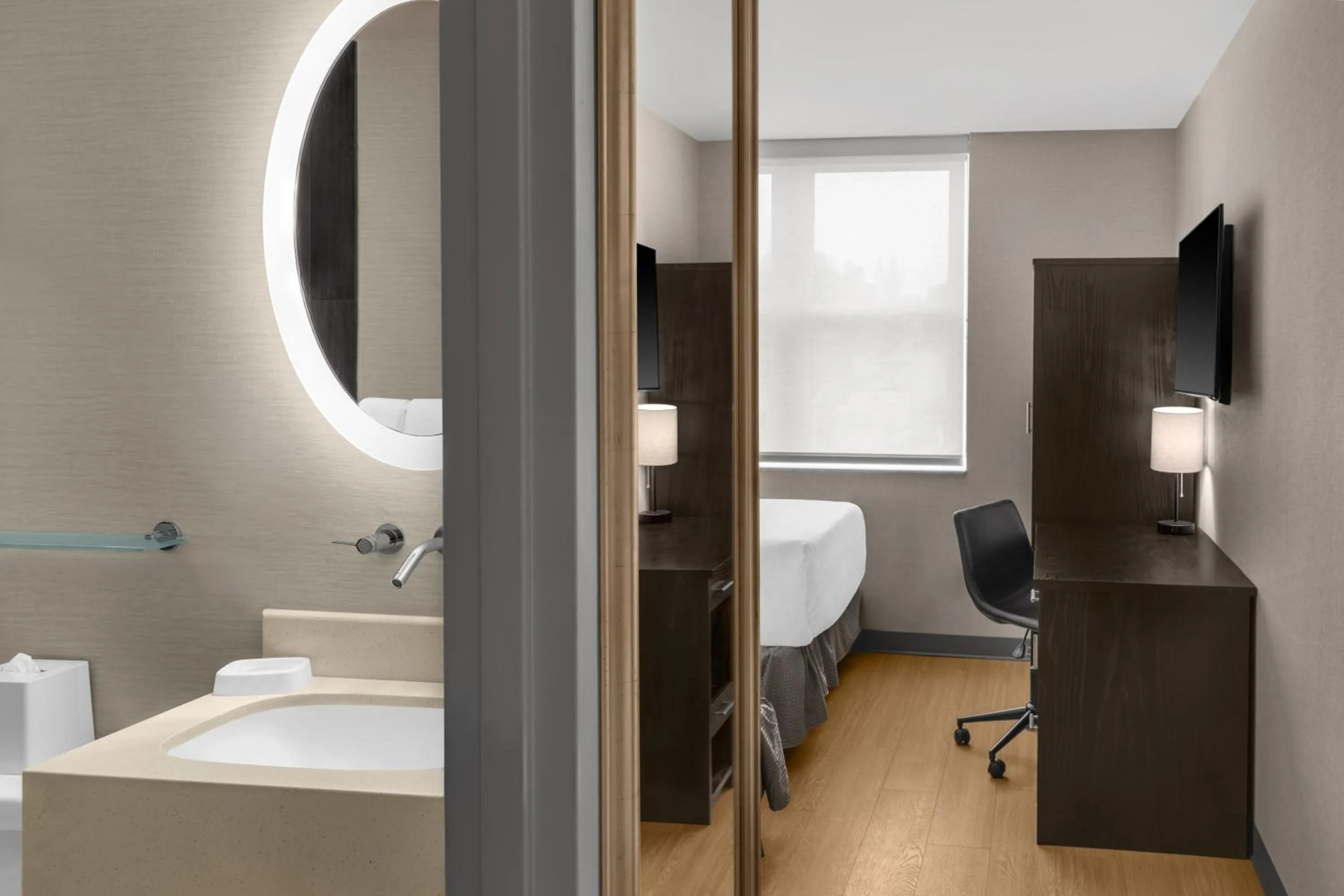 Photo of the whole room, Bed in Solita Soho Hotel