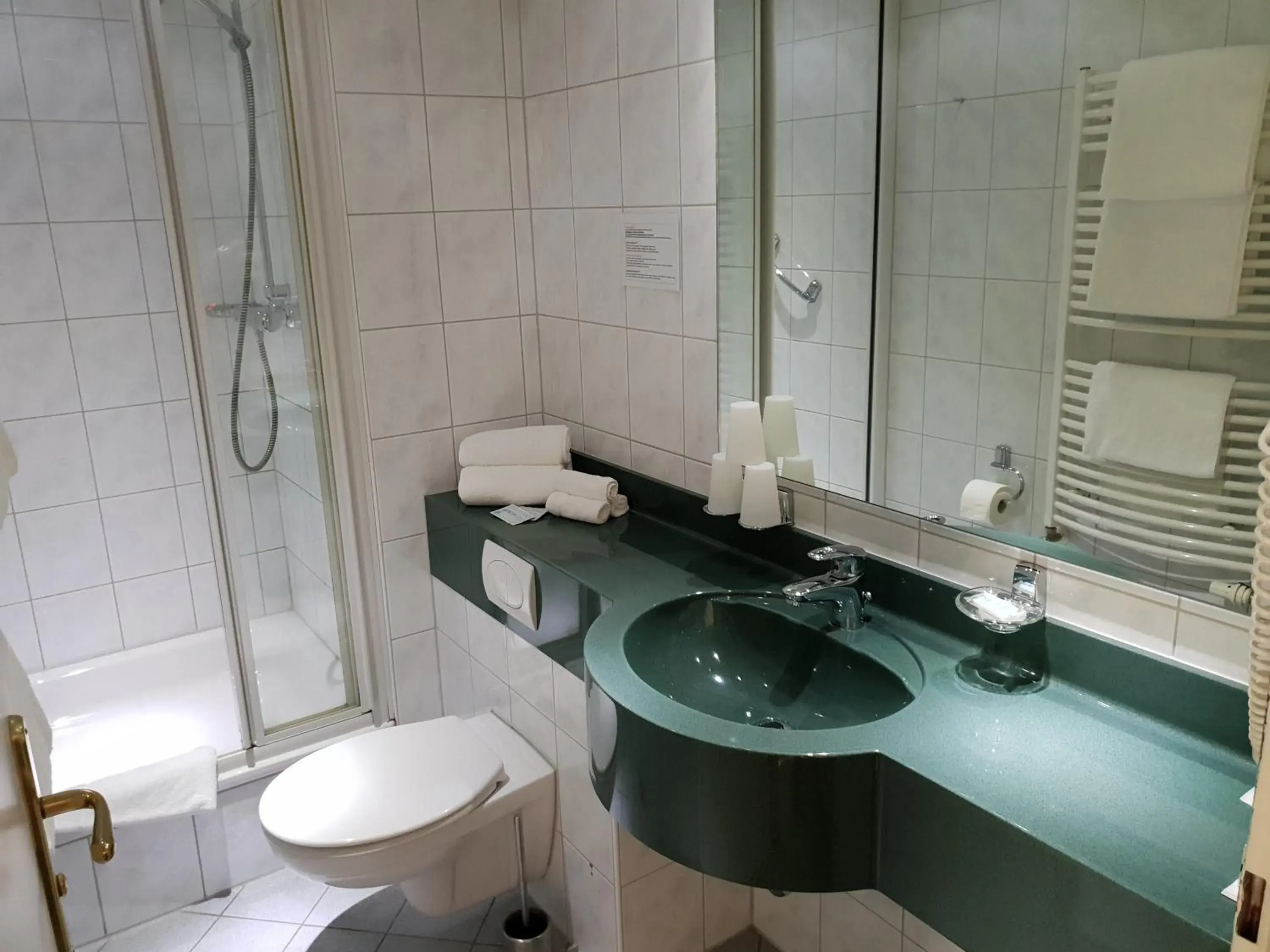 Triple Room in Hotel Grüner Baum Triple Room in Hotel Grüner Baum