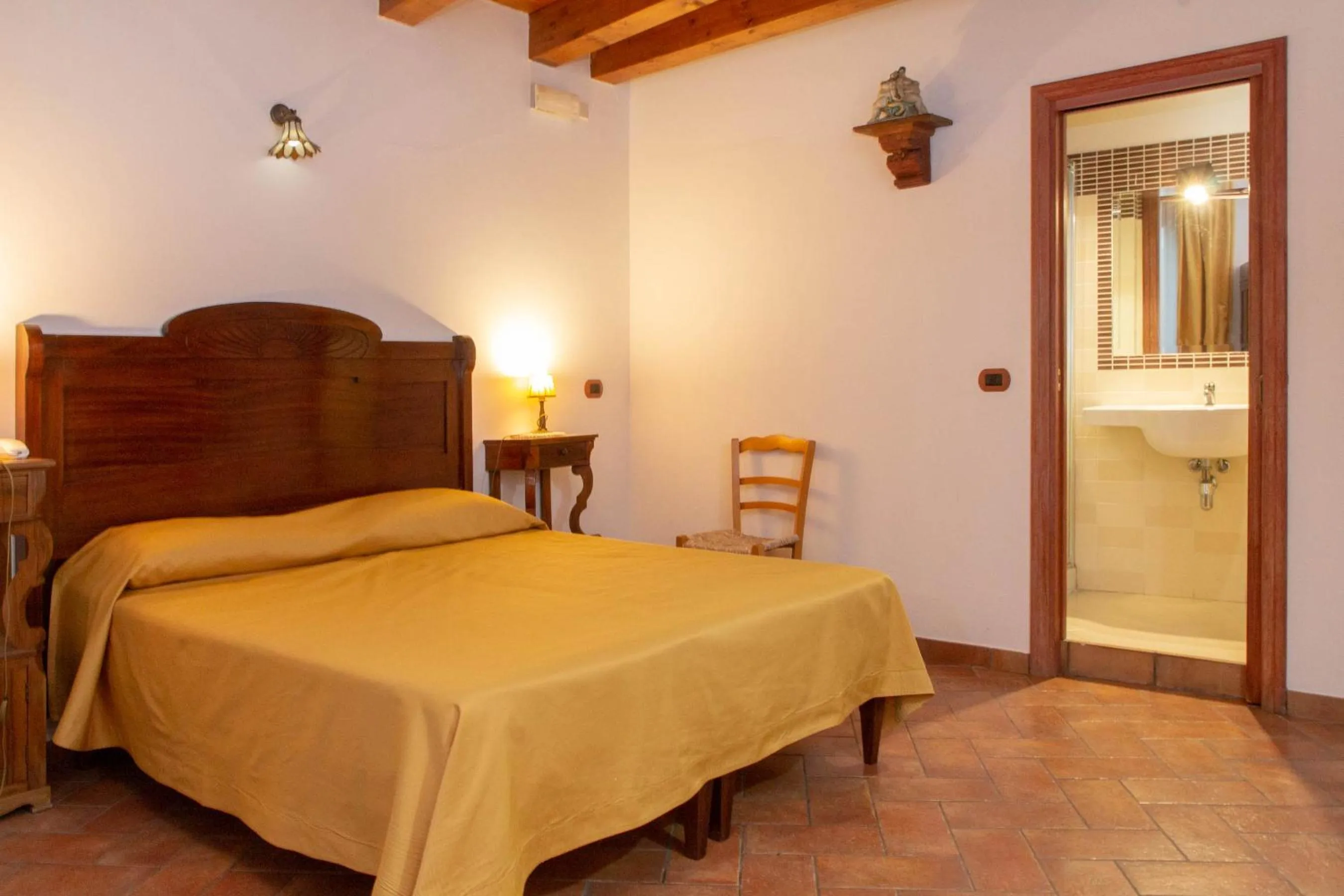 Bed in Donnaciccina Accomodation