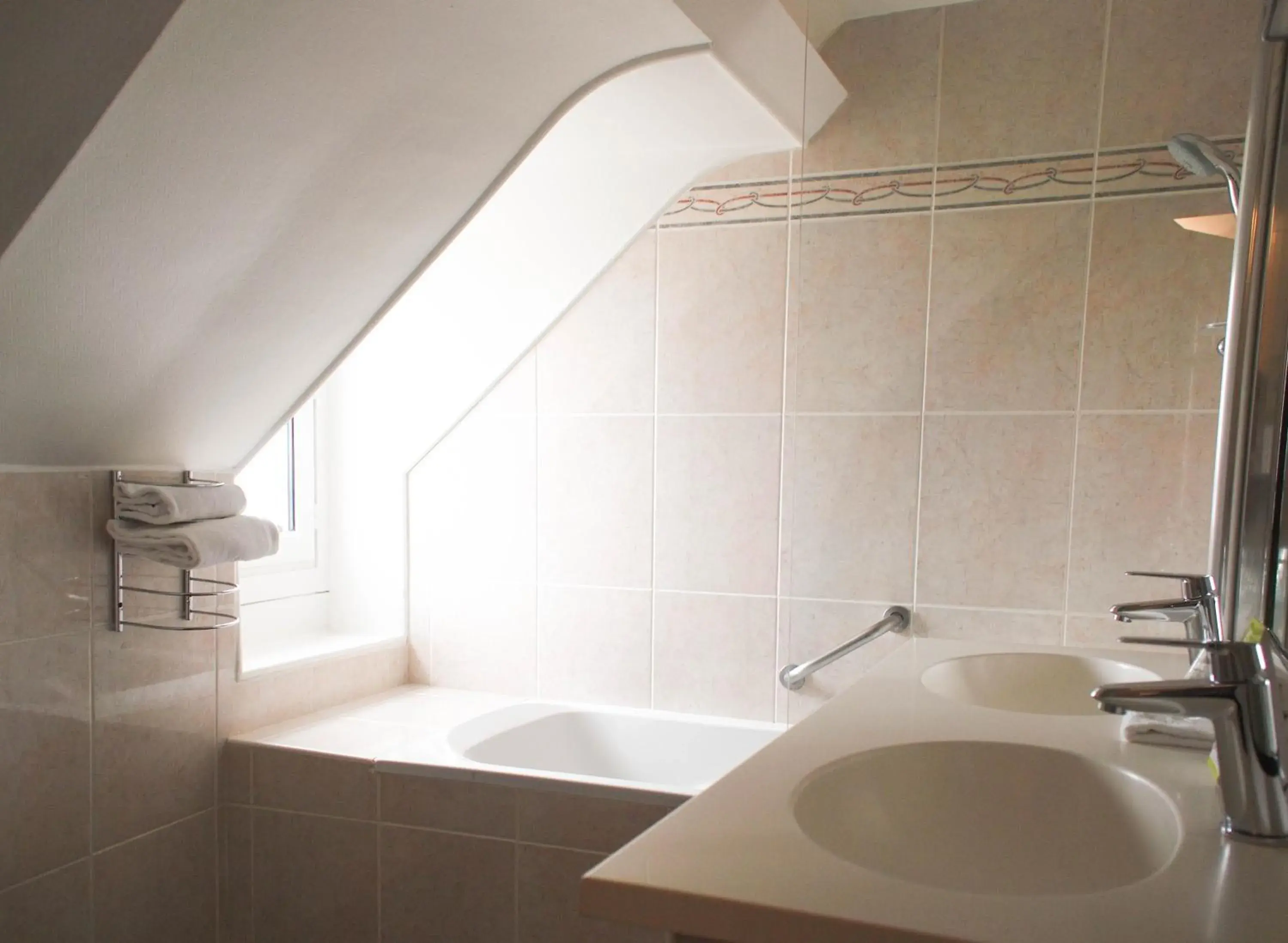 Family Room in Hôtel Concordia Le Mans Centre Gare Family Room in Hôtel Concordia Le Mans Centre Gare