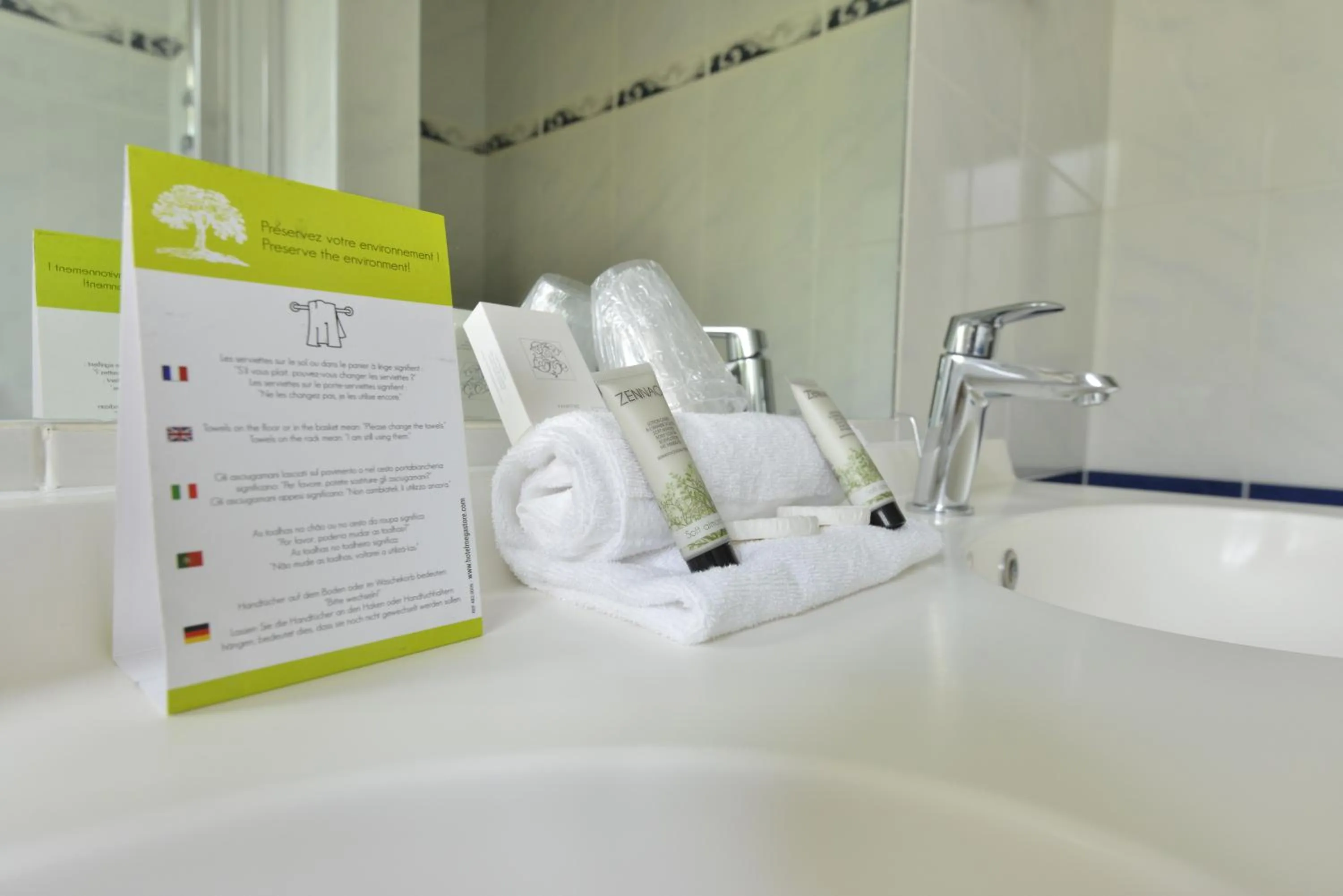 Bathroom in Hôtel Concordia Le Mans Centre Gare