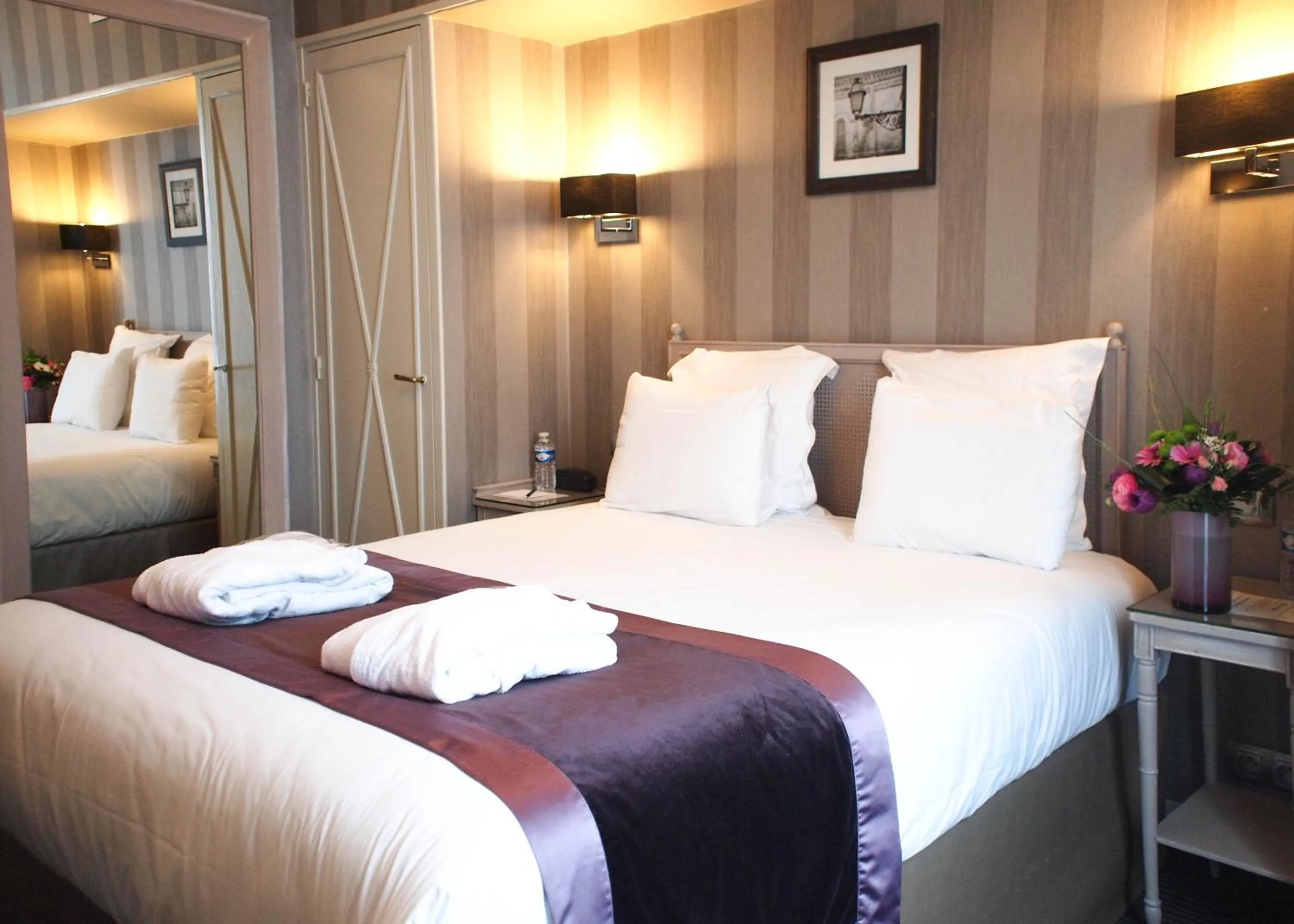 Bedroom, Bed in Hôtel Concordia Le Mans Centre Gare