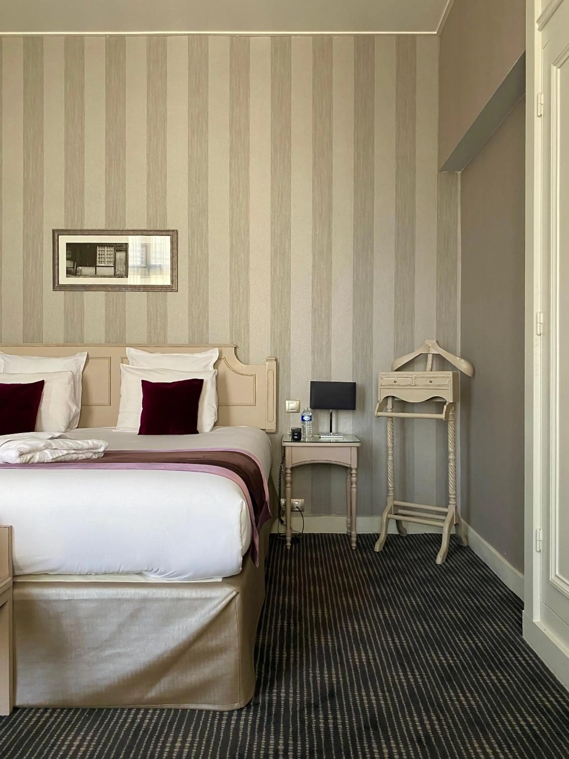 Bed in Hôtel Concordia Le Mans Centre Gare