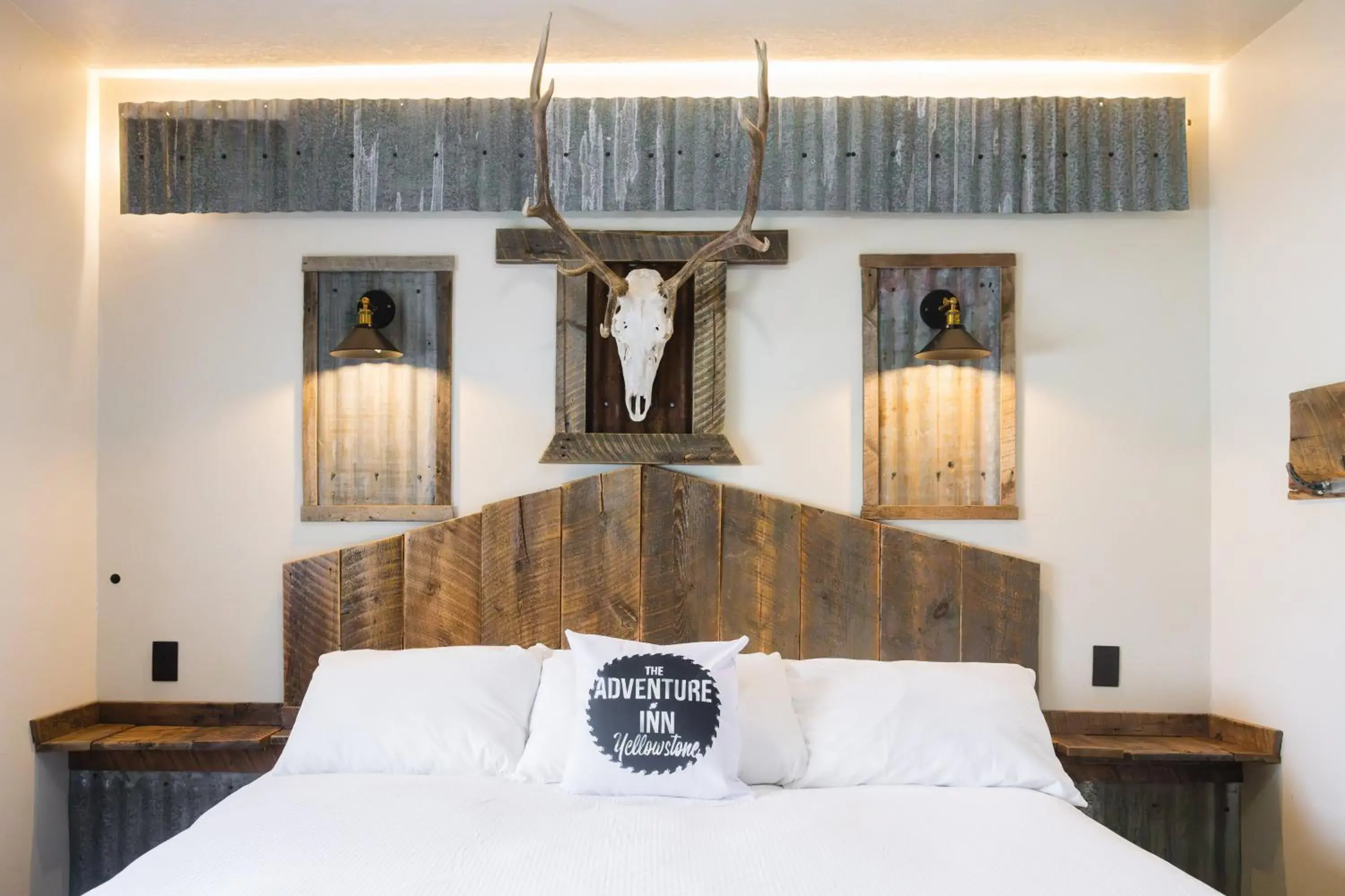 Deluxe King Room in The Adventure Inn Yellowstone Deluxe King Room in The Adventure Inn Yellowstone