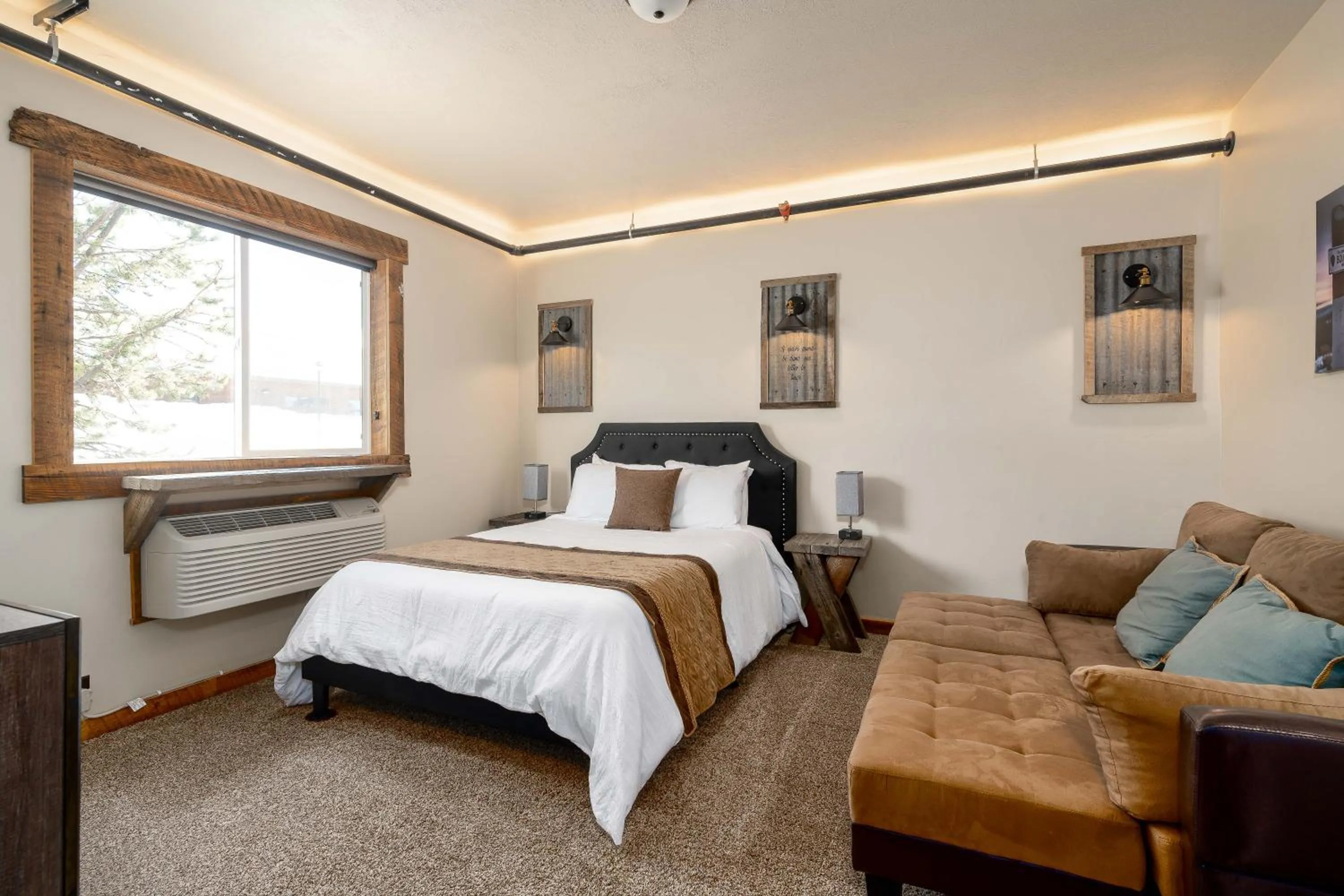 Bed in The Adventure Inn Yellowstone