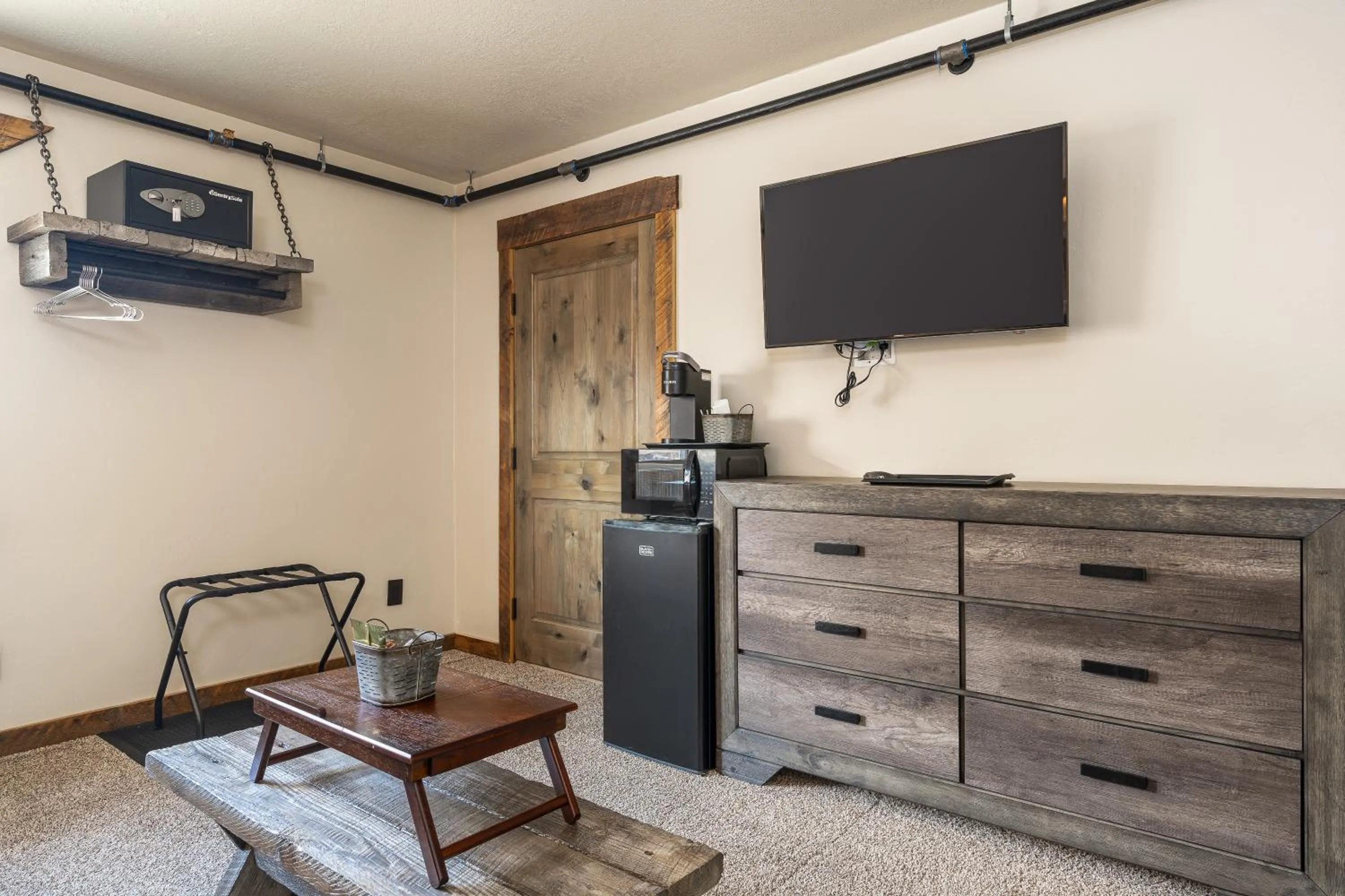 TV and multimedia in The Adventure Inn Yellowstone