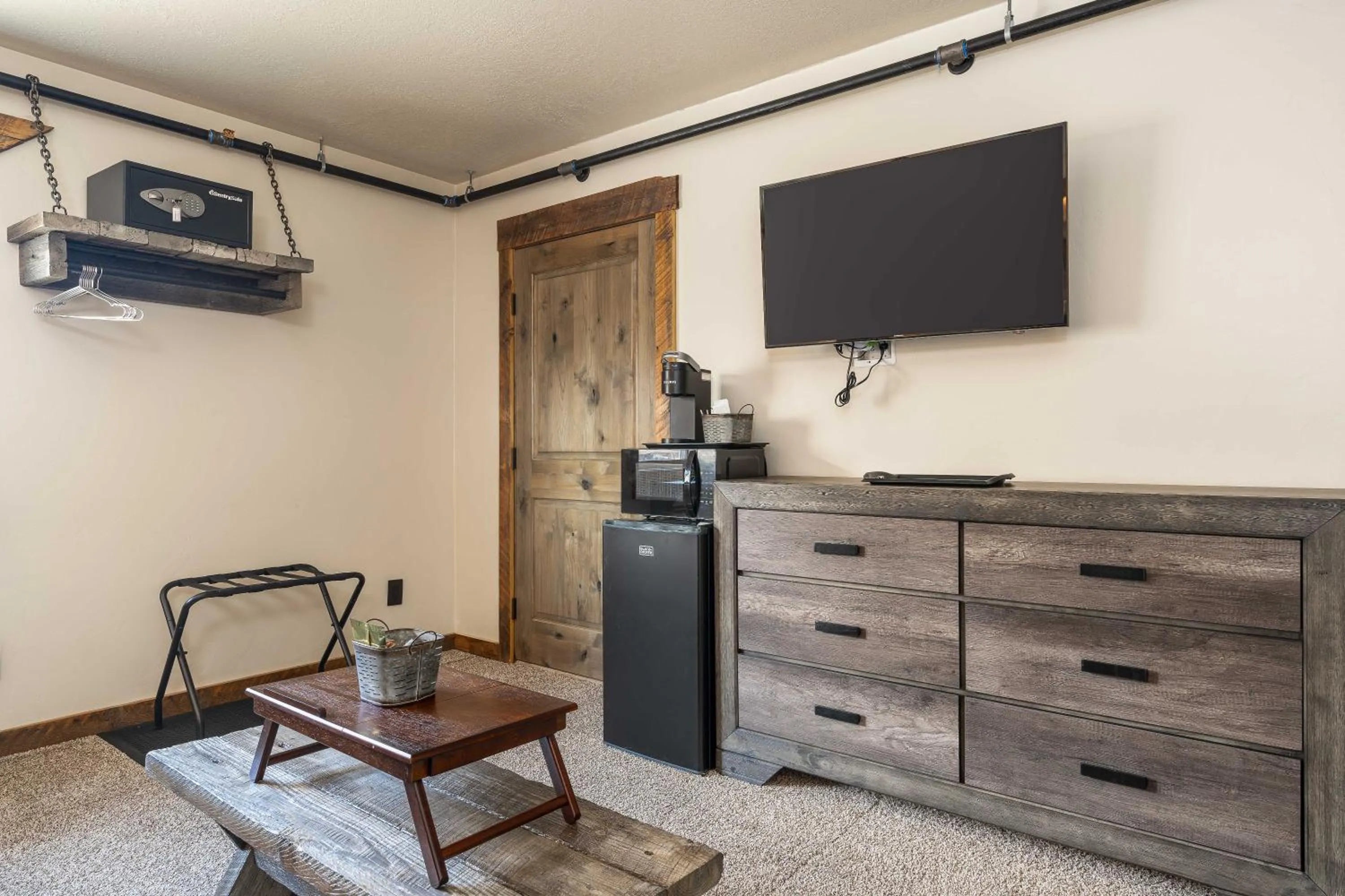 TV and multimedia in The Adventure Inn Yellowstone