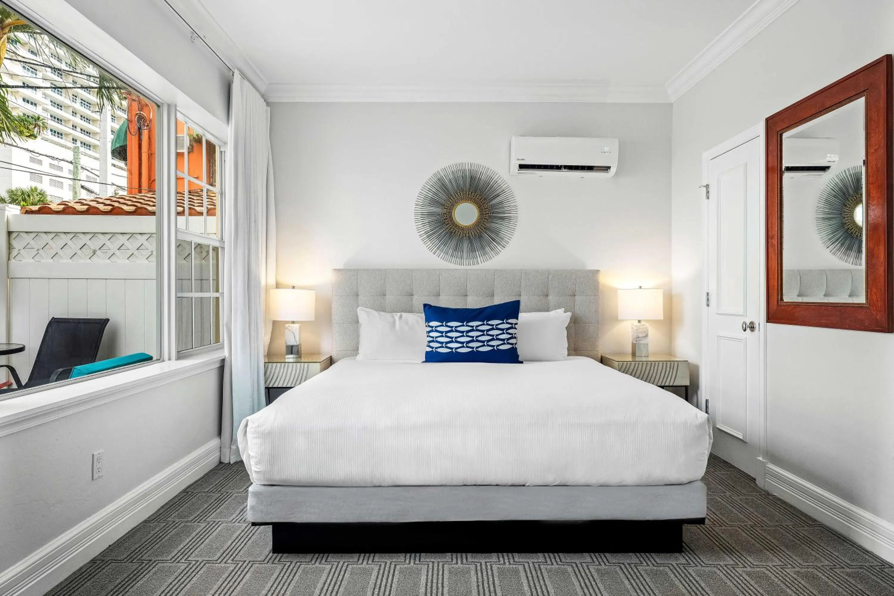 Deluxe King Room in The Pillars Hotel & Club