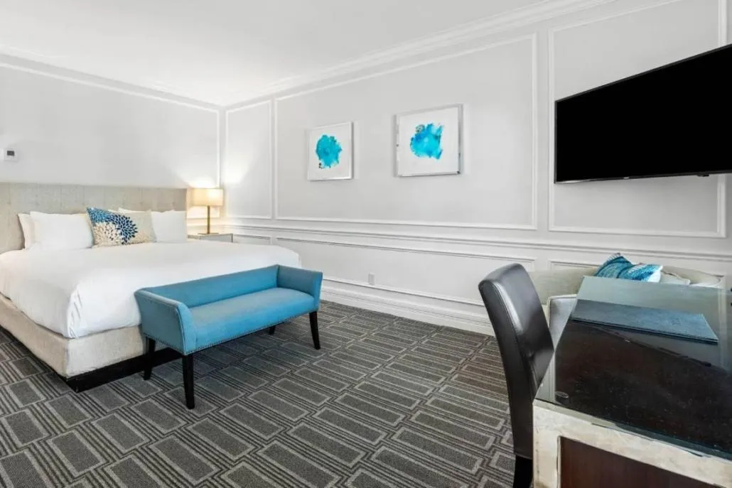 Bed in The Pillars Hotel & Club