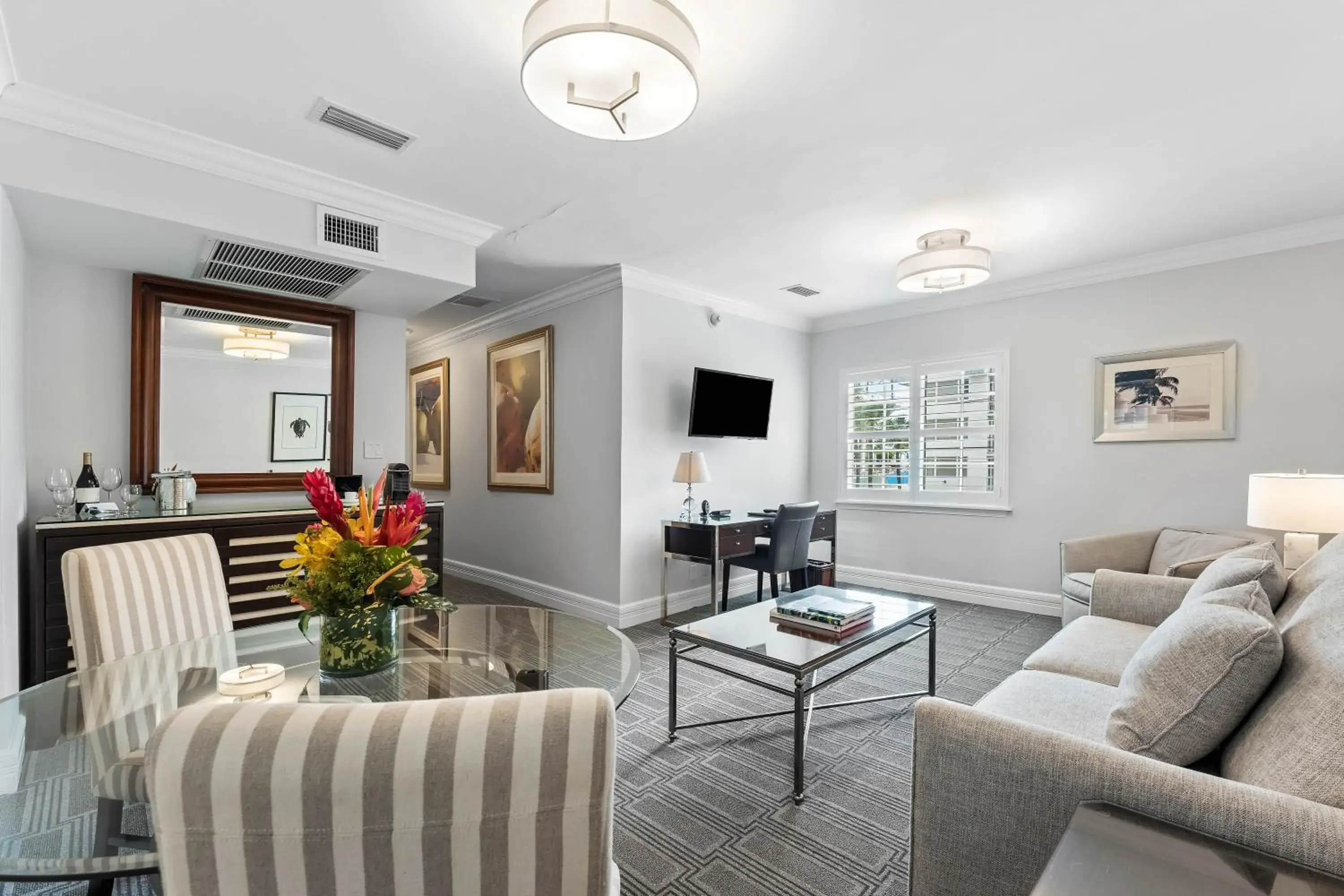 One Bedroom Main House Suite in The Pillars Hotel & Club One Bedroom Main House Suite in The Pillars Hotel & Club