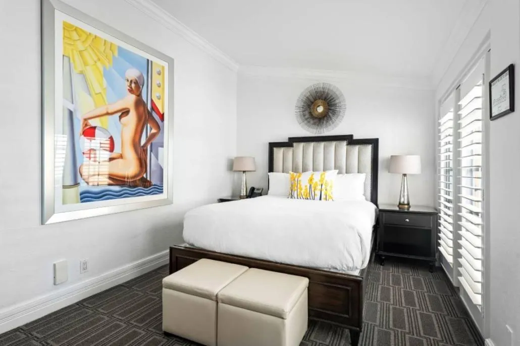 Bed in The Pillars Hotel & Club