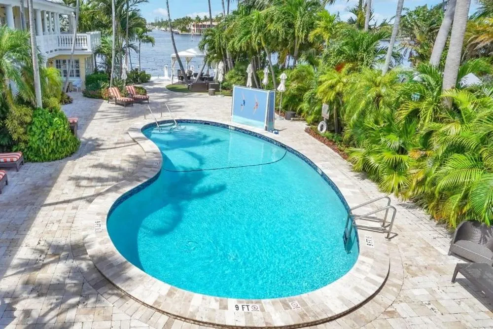 The Pillars Hotel & Club