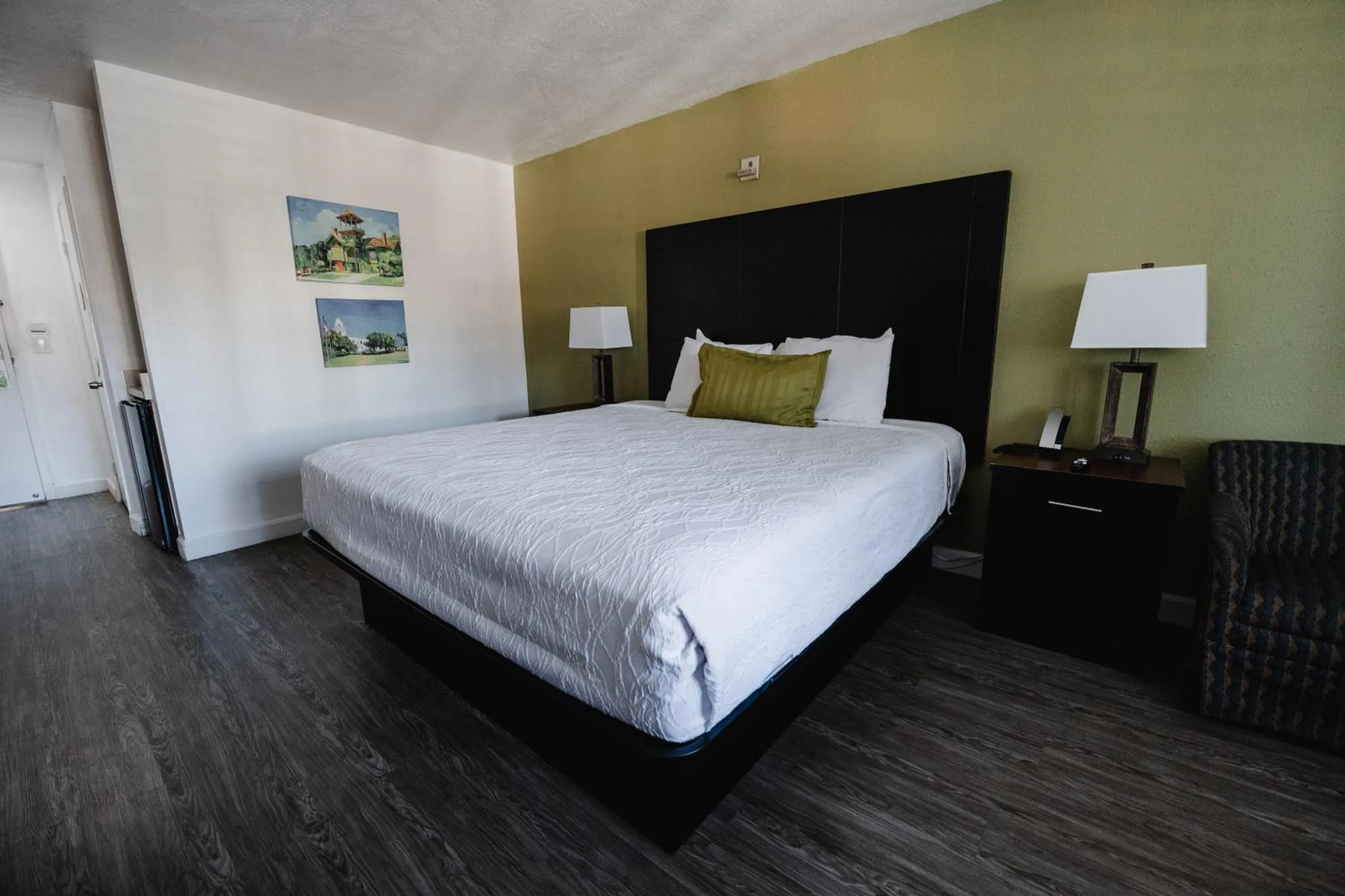 Bed in Old Town Western Inn