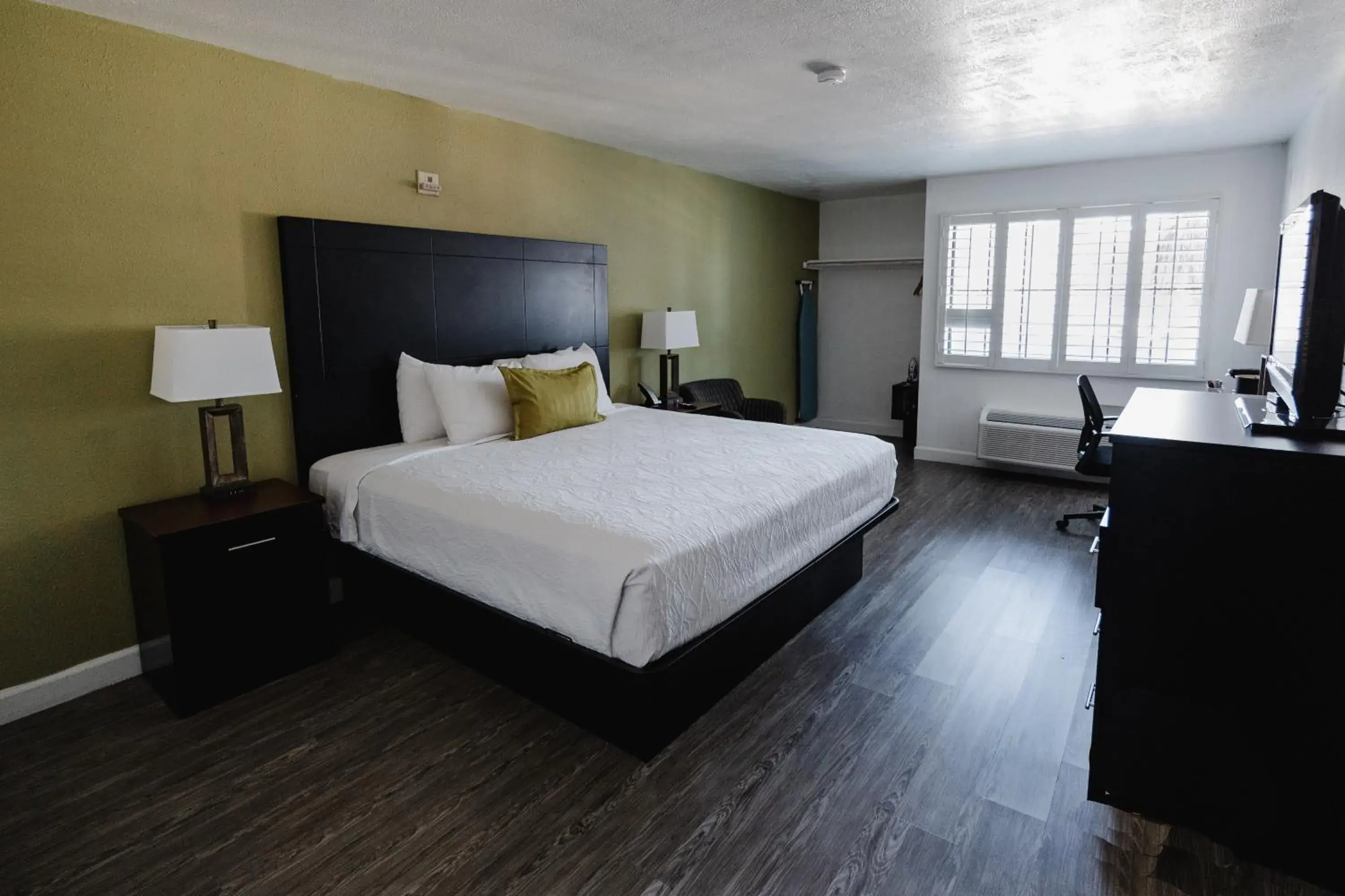 Standard King Room in Old Town Western Inn Standard King Room in Old Town Western Inn