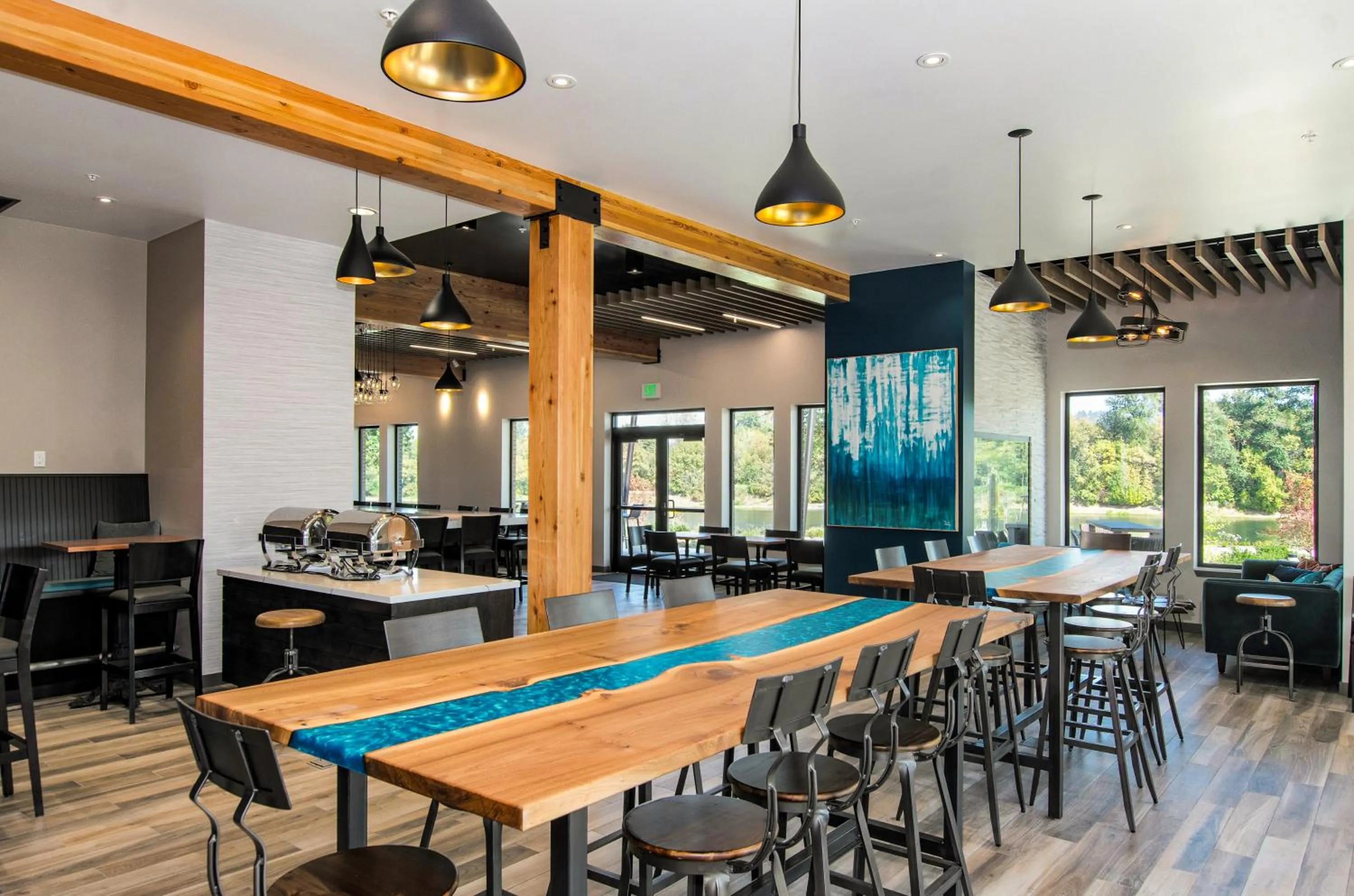 Restaurant/places to eat in The Independence Hotel