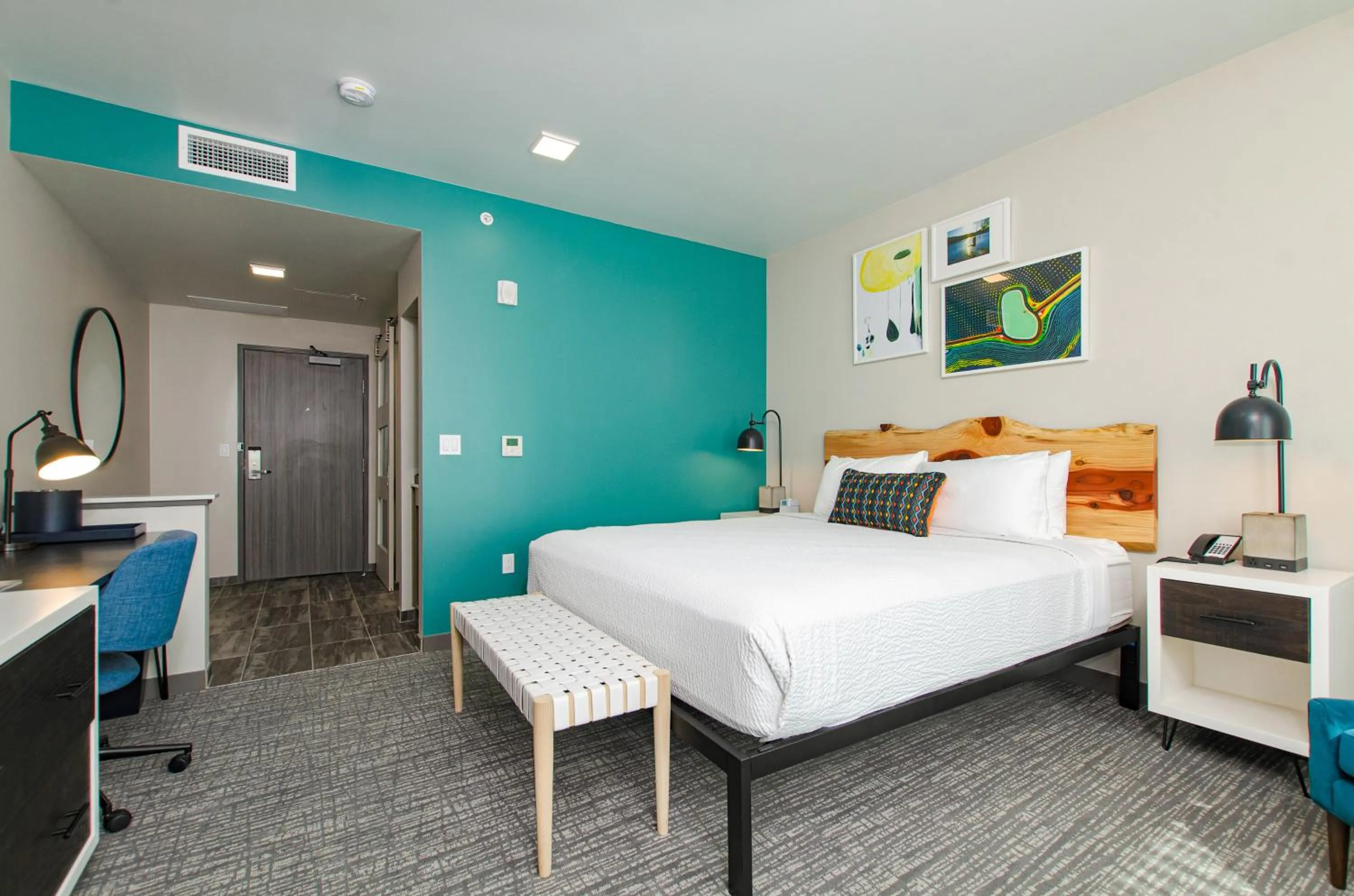 Bed in The Independence Hotel