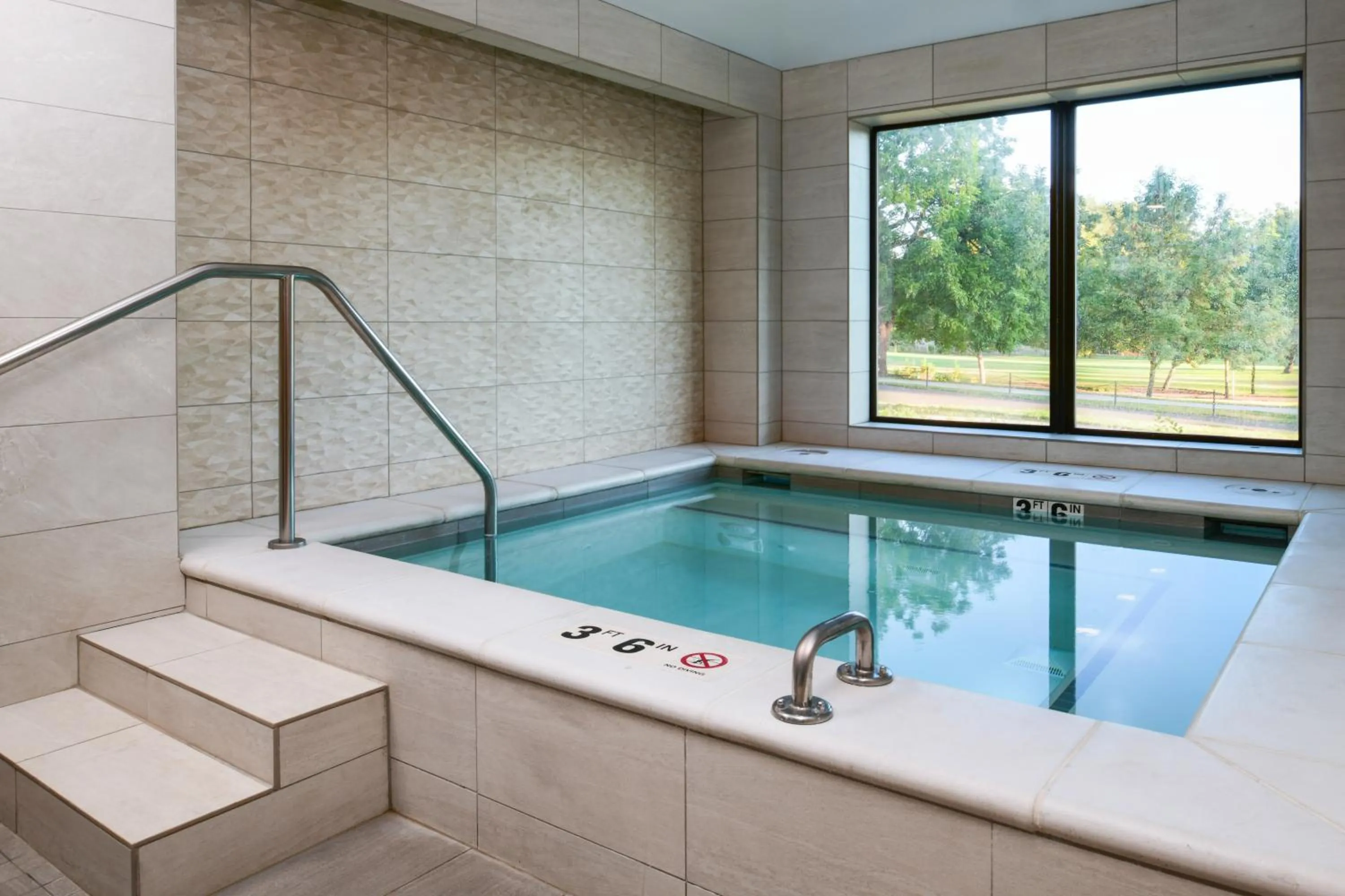 Hot Tub in The Independence Hotel