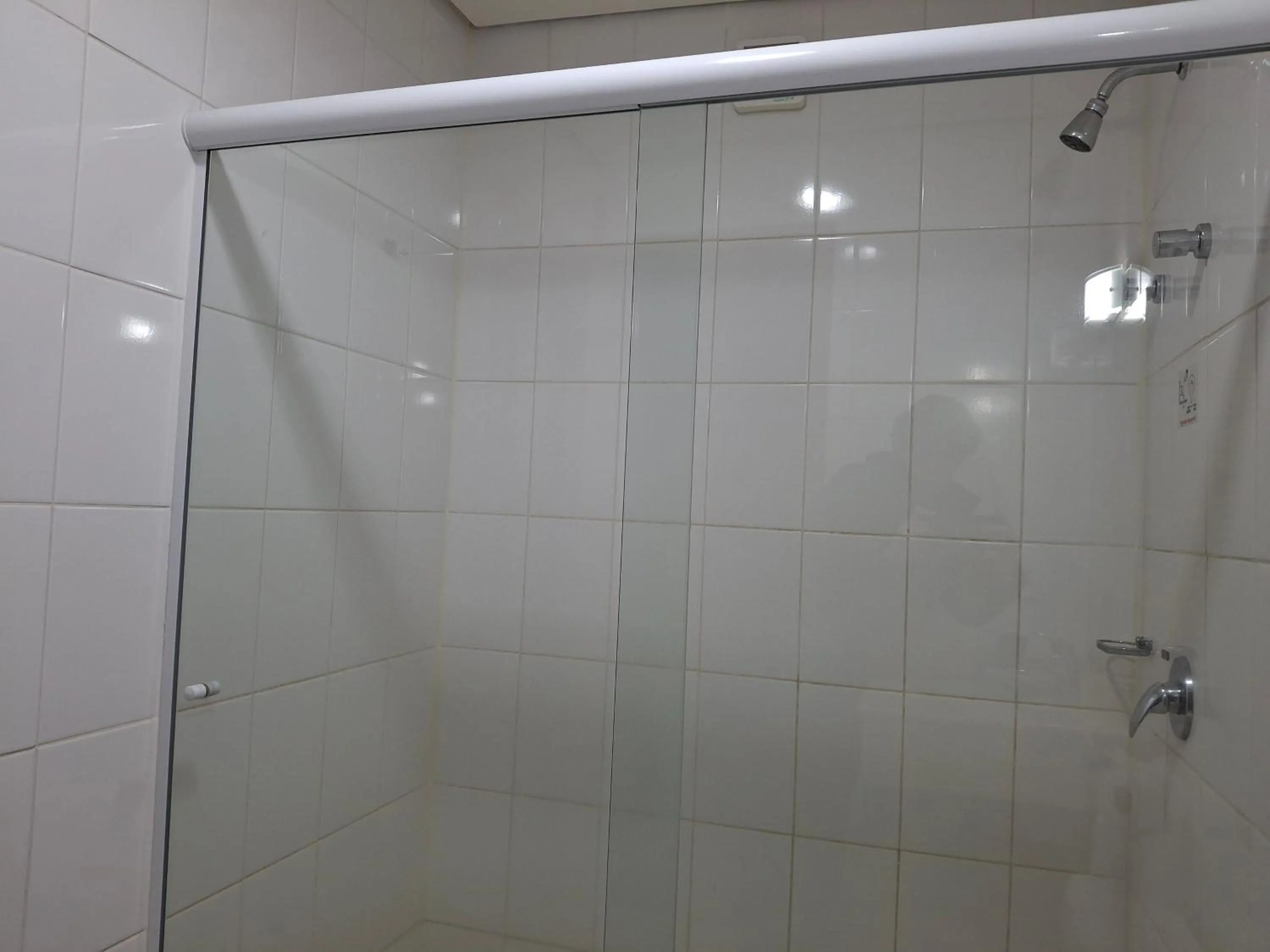 Shower in Ônix Inn Hotel Cravinhos