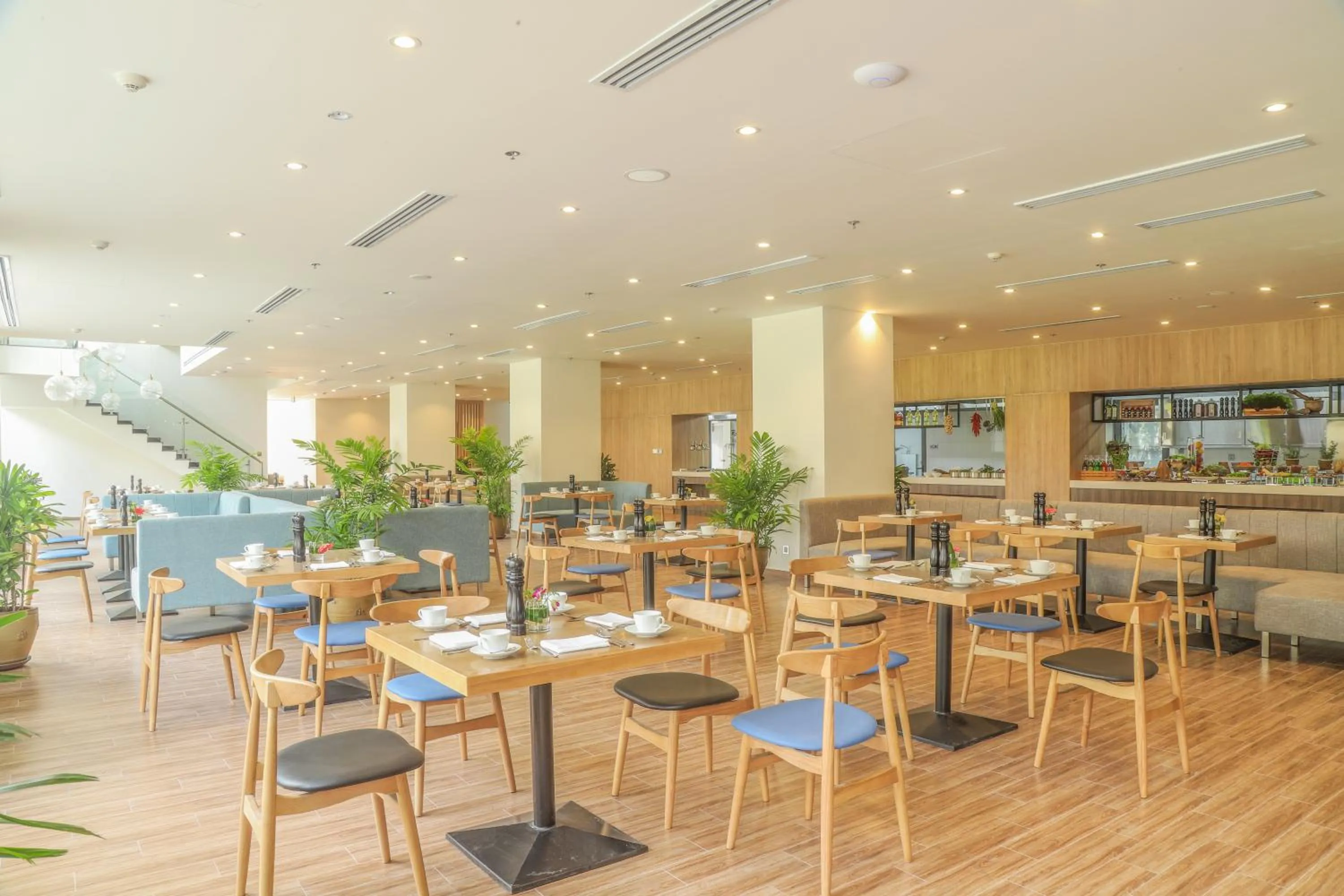 Restaurant/places to eat in Carinae Danang Hotel