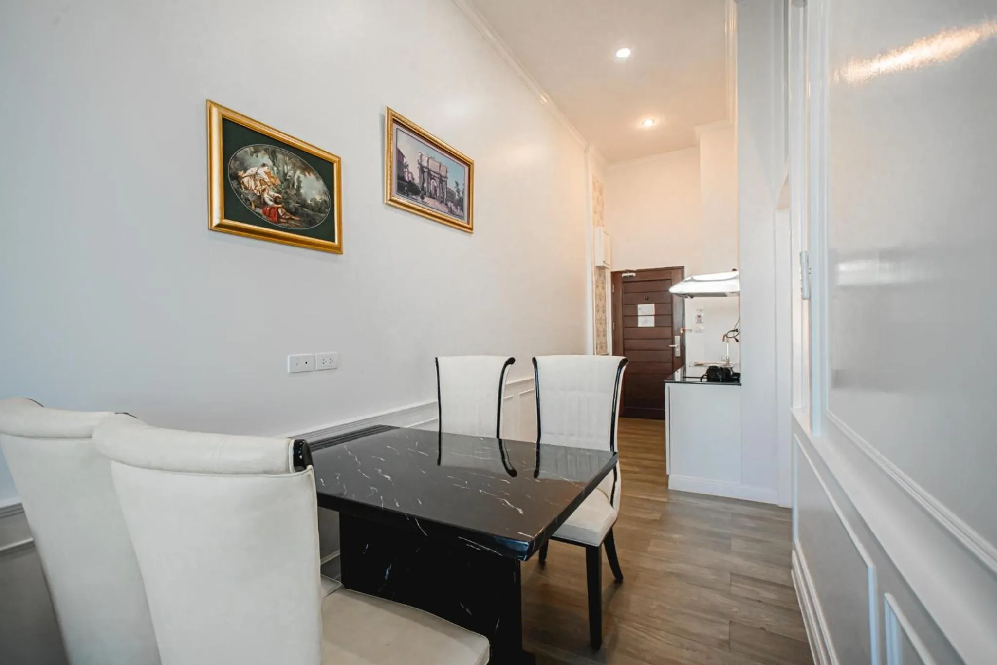 Dining area in Banbua Grand Udon