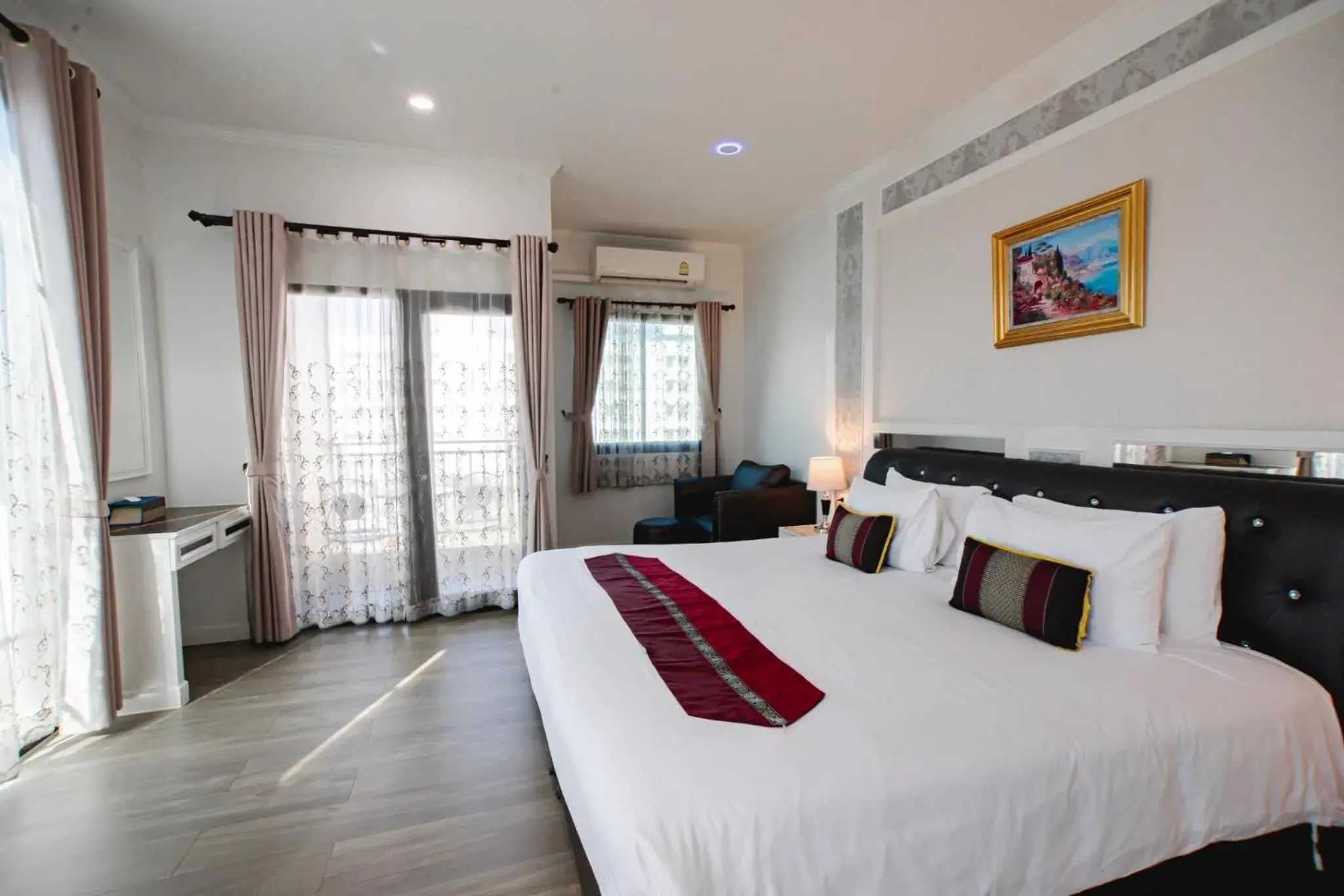 Double Room with Pool View in Banbua Grand Udon Double Room with Pool View in Banbua Grand Udon