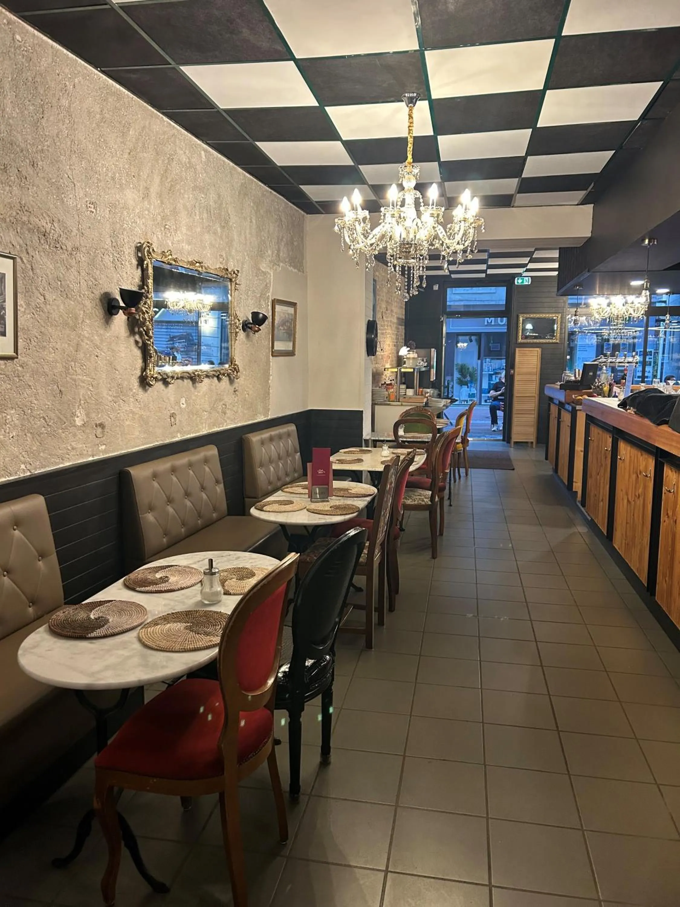 Restaurant/places to eat in Hôtel Restaurant Continental