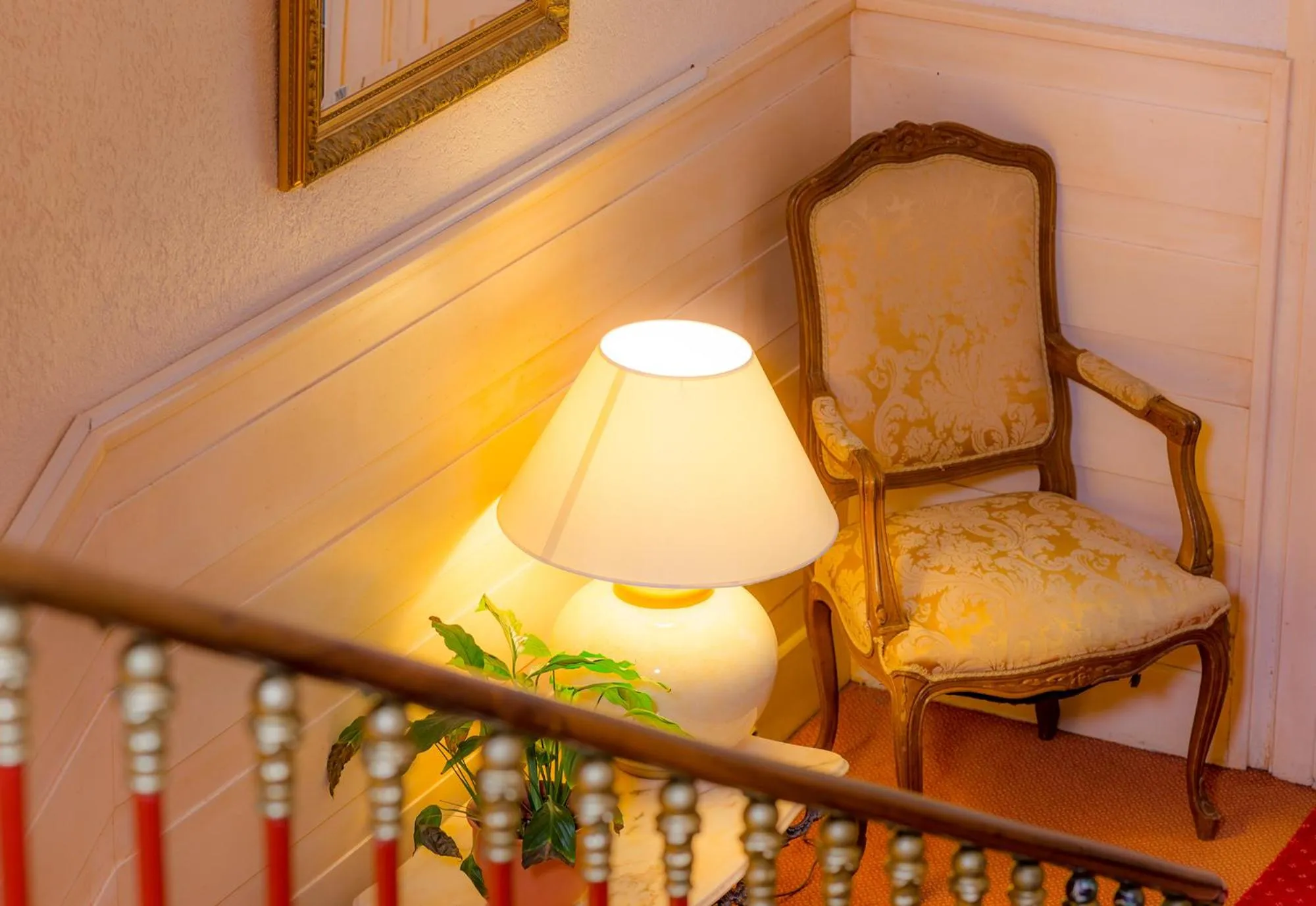 Decorative detail in Hôtel Restaurant Continental