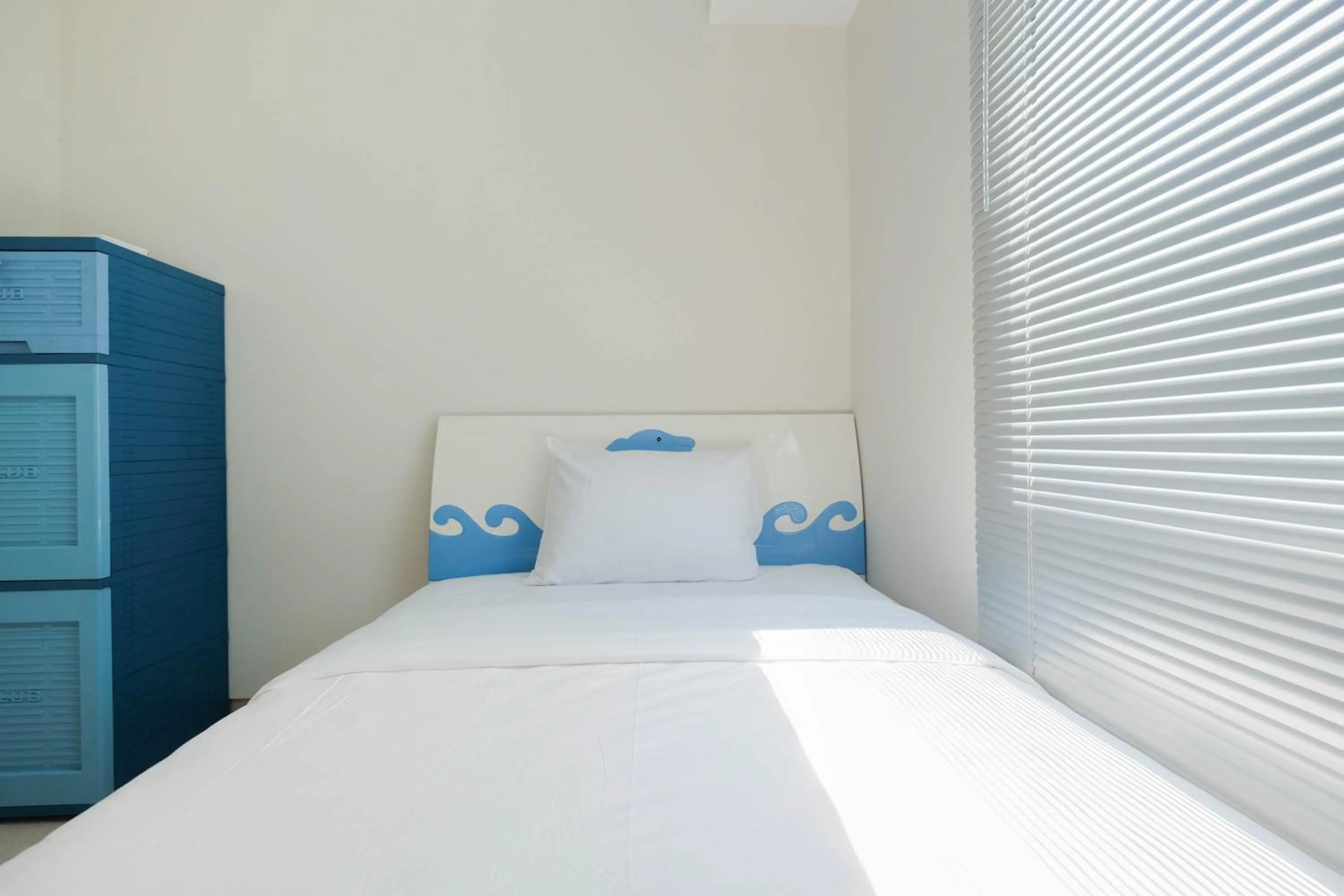 Bedroom, Bed in Minimalist 2BR Apartment The Springlake Summarecon By Travelio