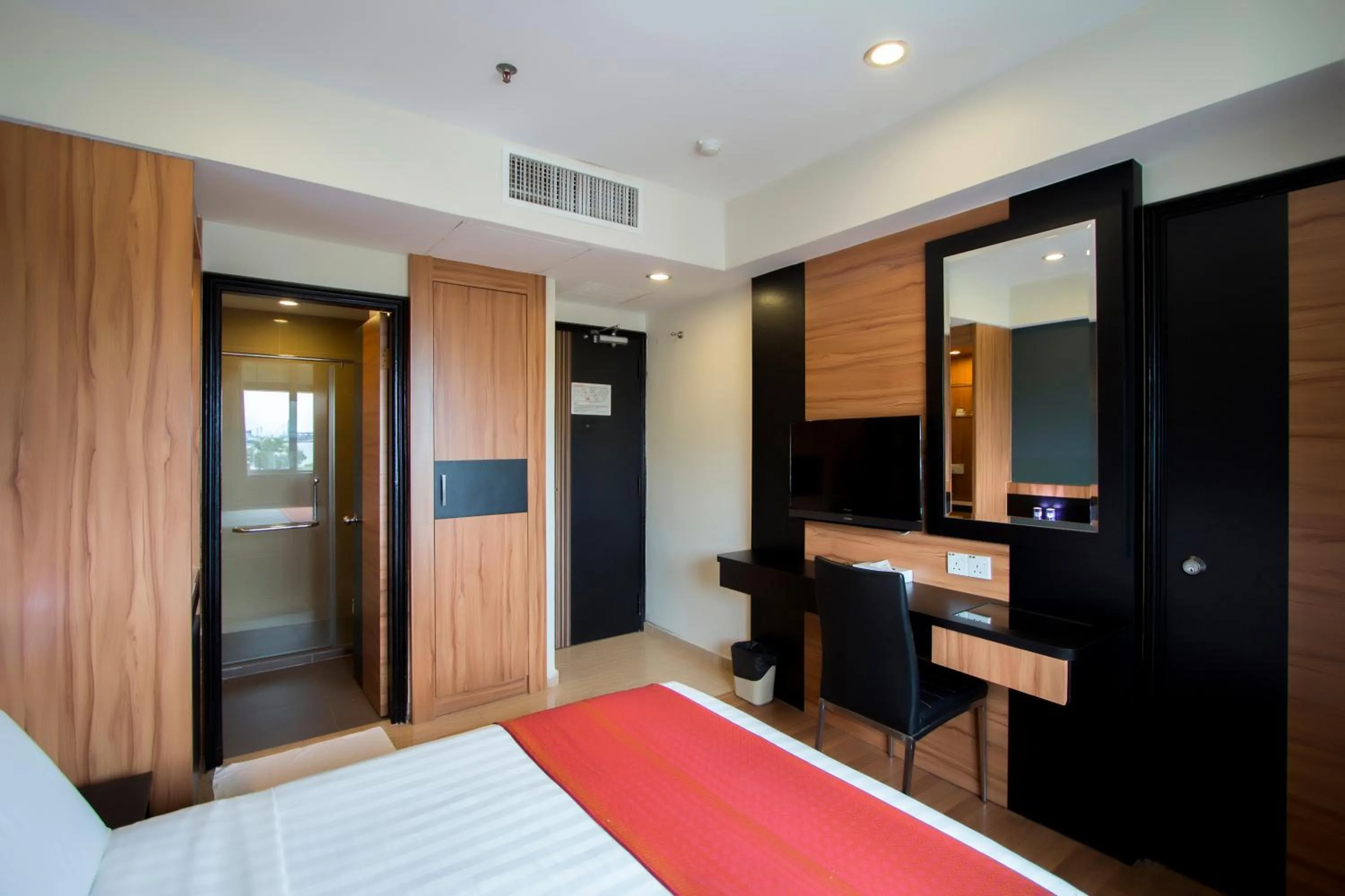 TV and multimedia, Bed in Mariner Hotel Labuan